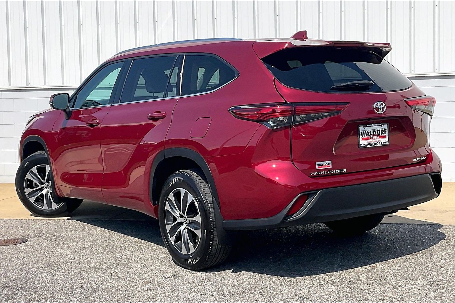 Used 2021 Toyota Highlander XLE AWD/4WD image 15