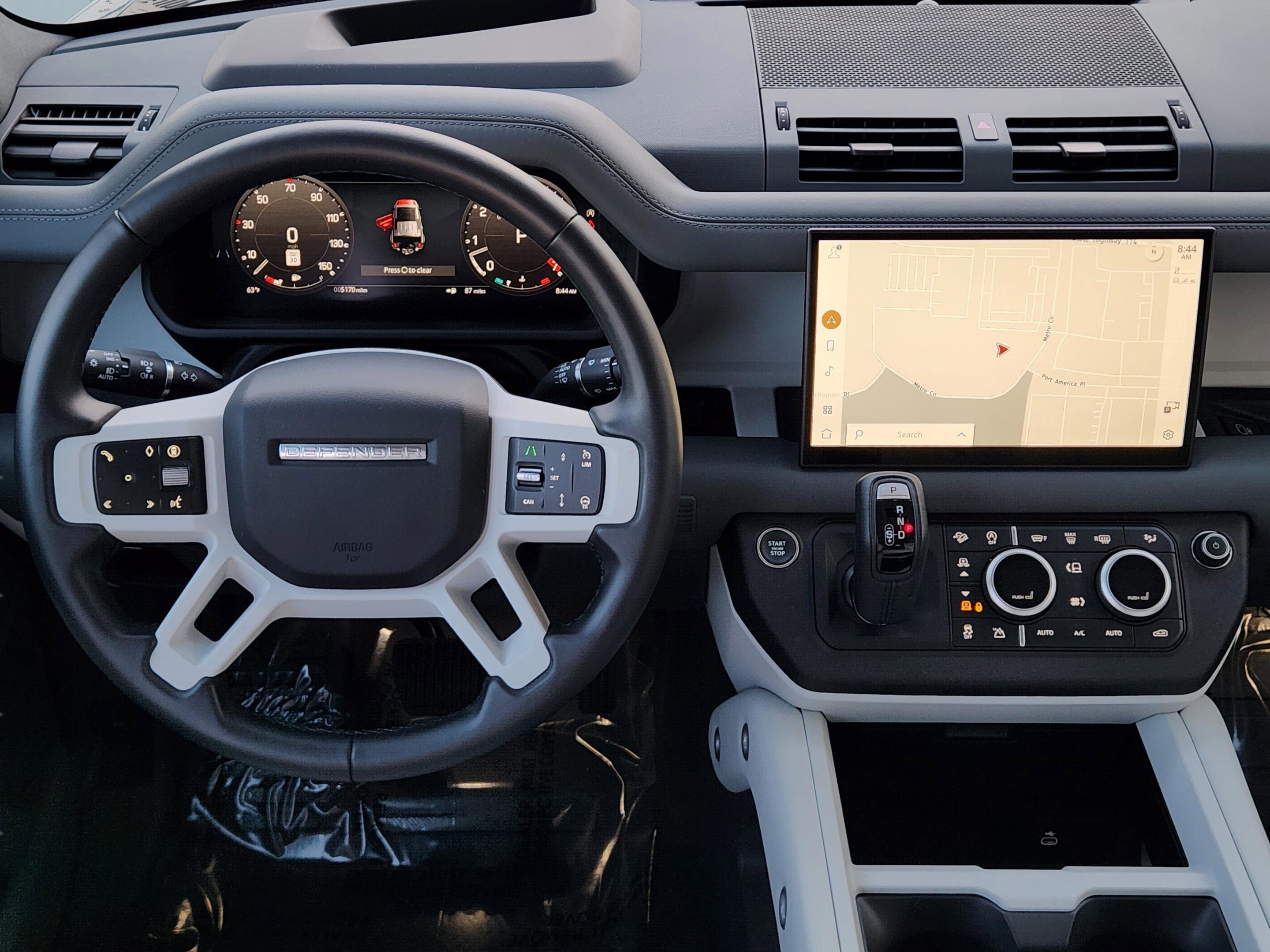 Used 2025 Land Rover Defender 110 X-Dynamic SE image 27