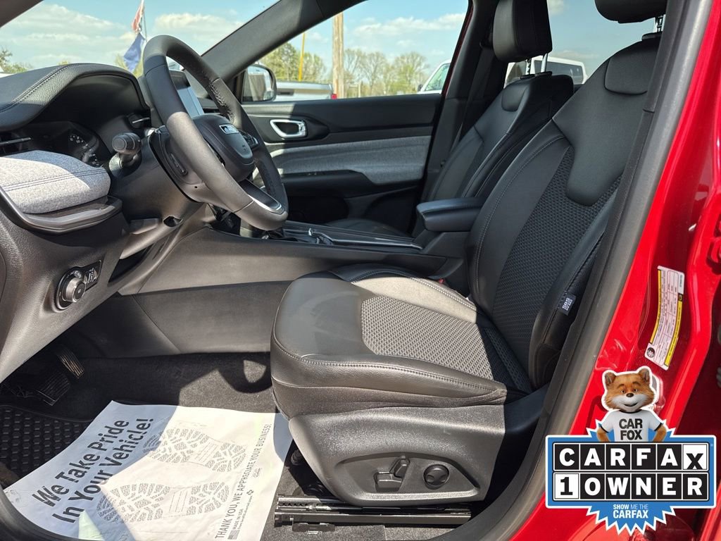 Certified 2025 Jeep Compass Latitude w/ Sun & Sound Group image 7