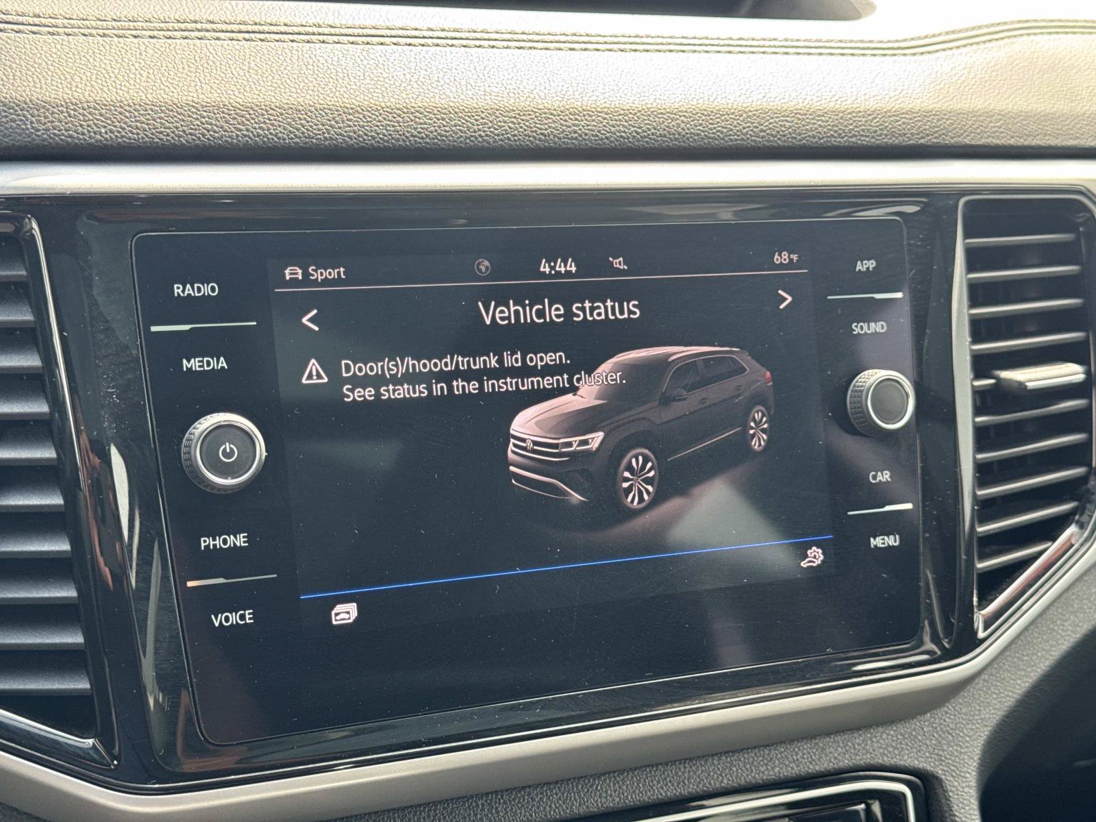 Certified 2023 Volkswagen Atlas Cross Sport SE w/ Panoramic Sunroof Package AWD/4WD image 21