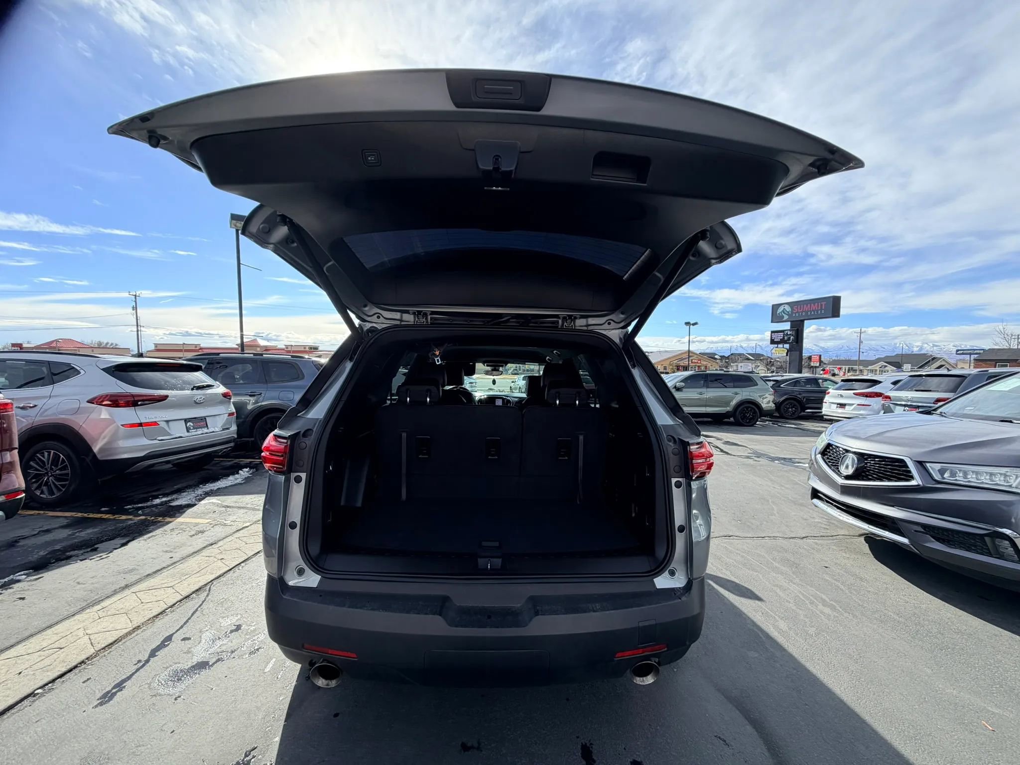 Used 2023 Chevrolet Traverse RS image 26