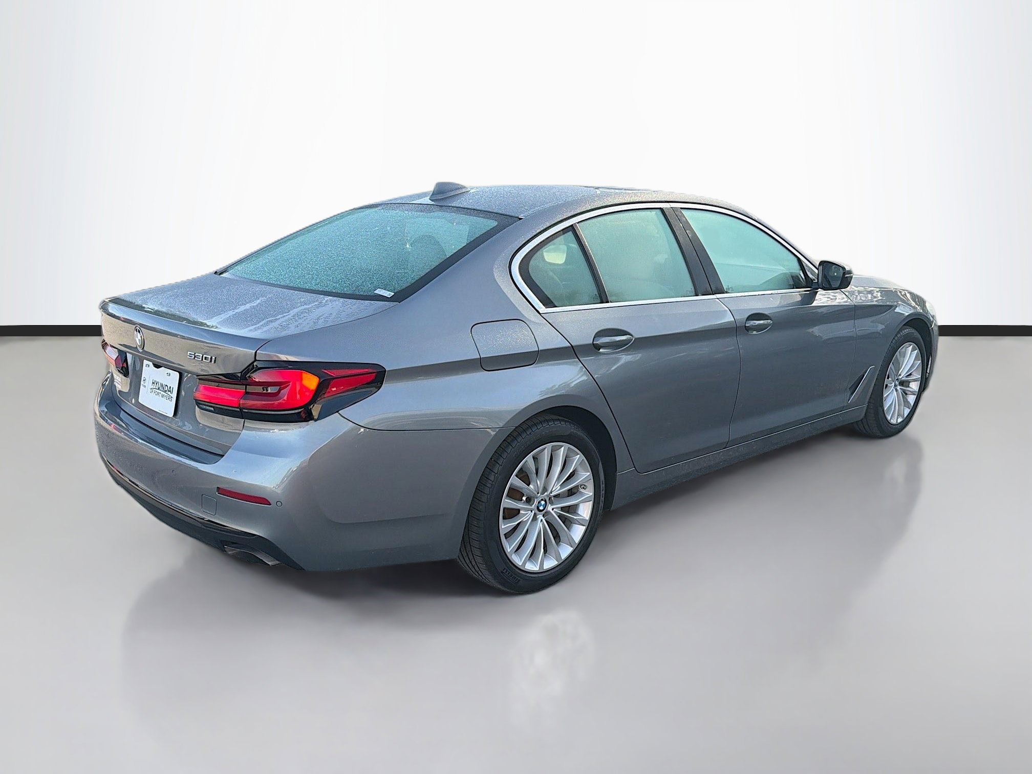Used 2023 BMW 530i image 3