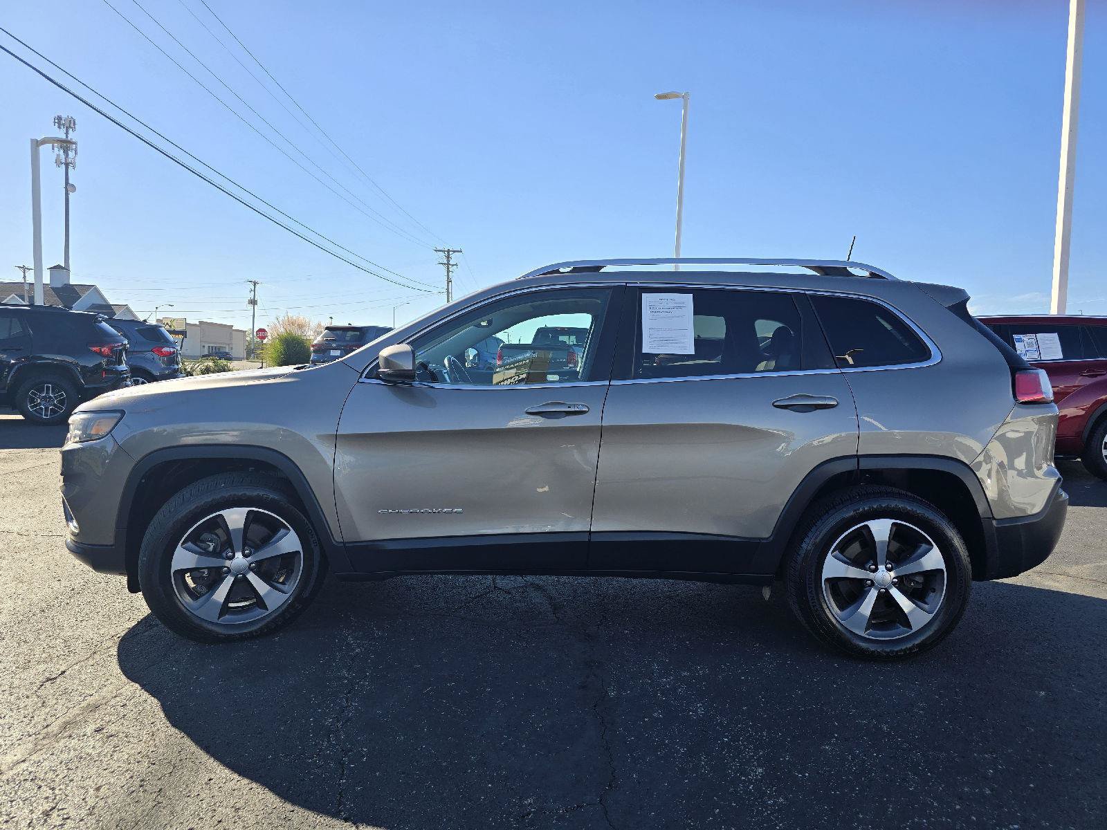 Used 2019 Jeep Cherokee Limited AWD/4WD image 4