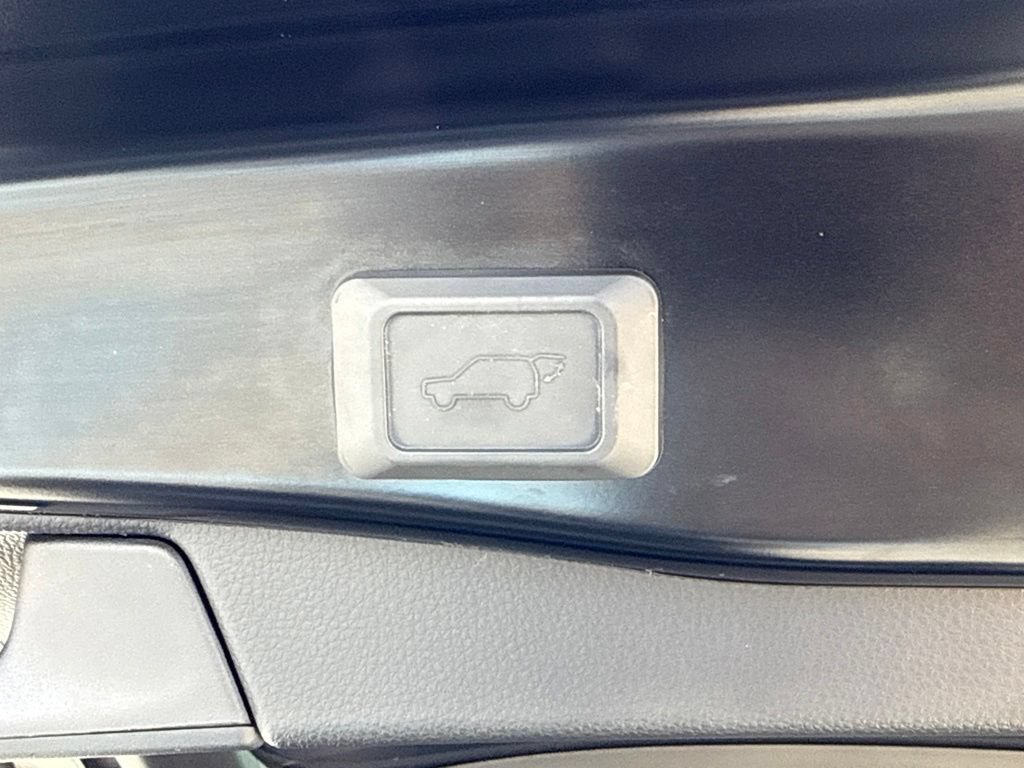 Certified 2020 Toyota RAV4 XLE Premium AWD/4WD image 17