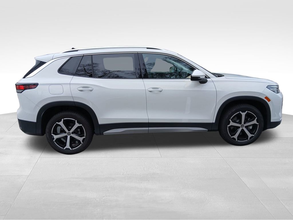 New 2025 Volkswagen Tiguan SE image 6