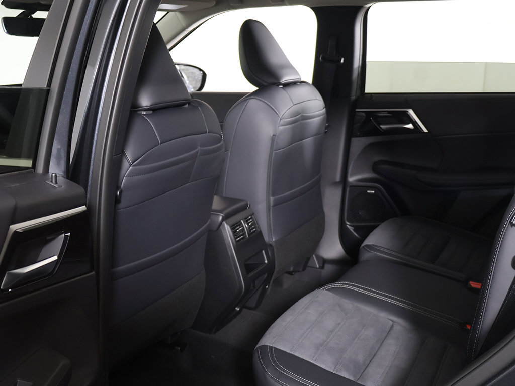 New 2026 Mitsubishi Outlander SE FWD image 29