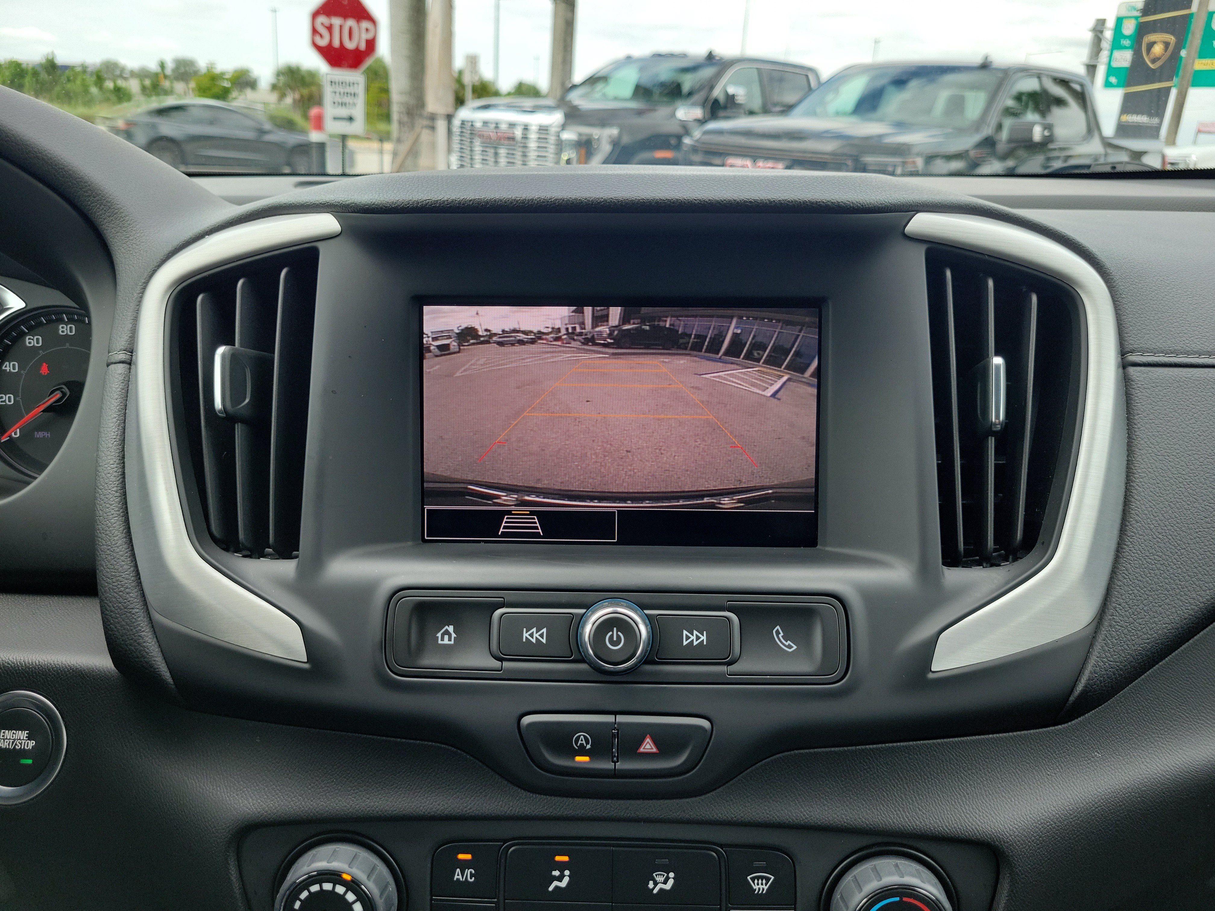 Used 2024 GMC Terrain SLE FWD image 10