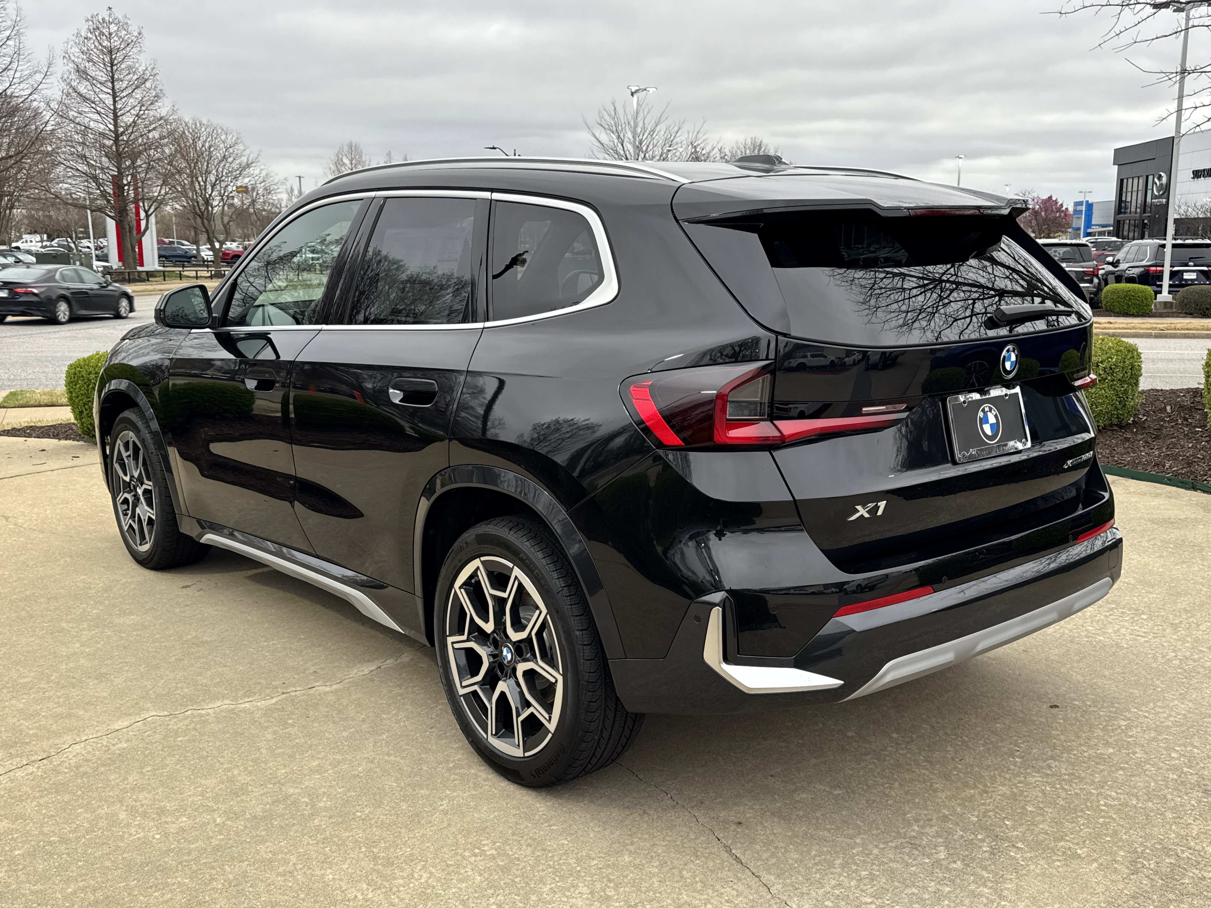New 2026 BMW X1 xDrive28i AWD/4WD image 3