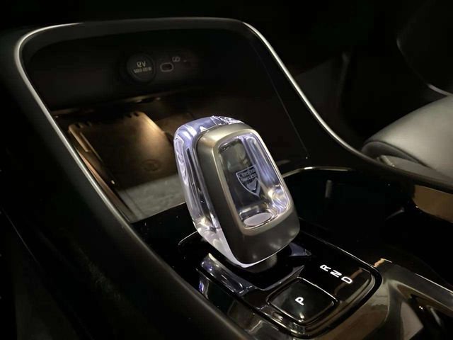 Used 2025 Volvo XC40 B5 Plus image 50