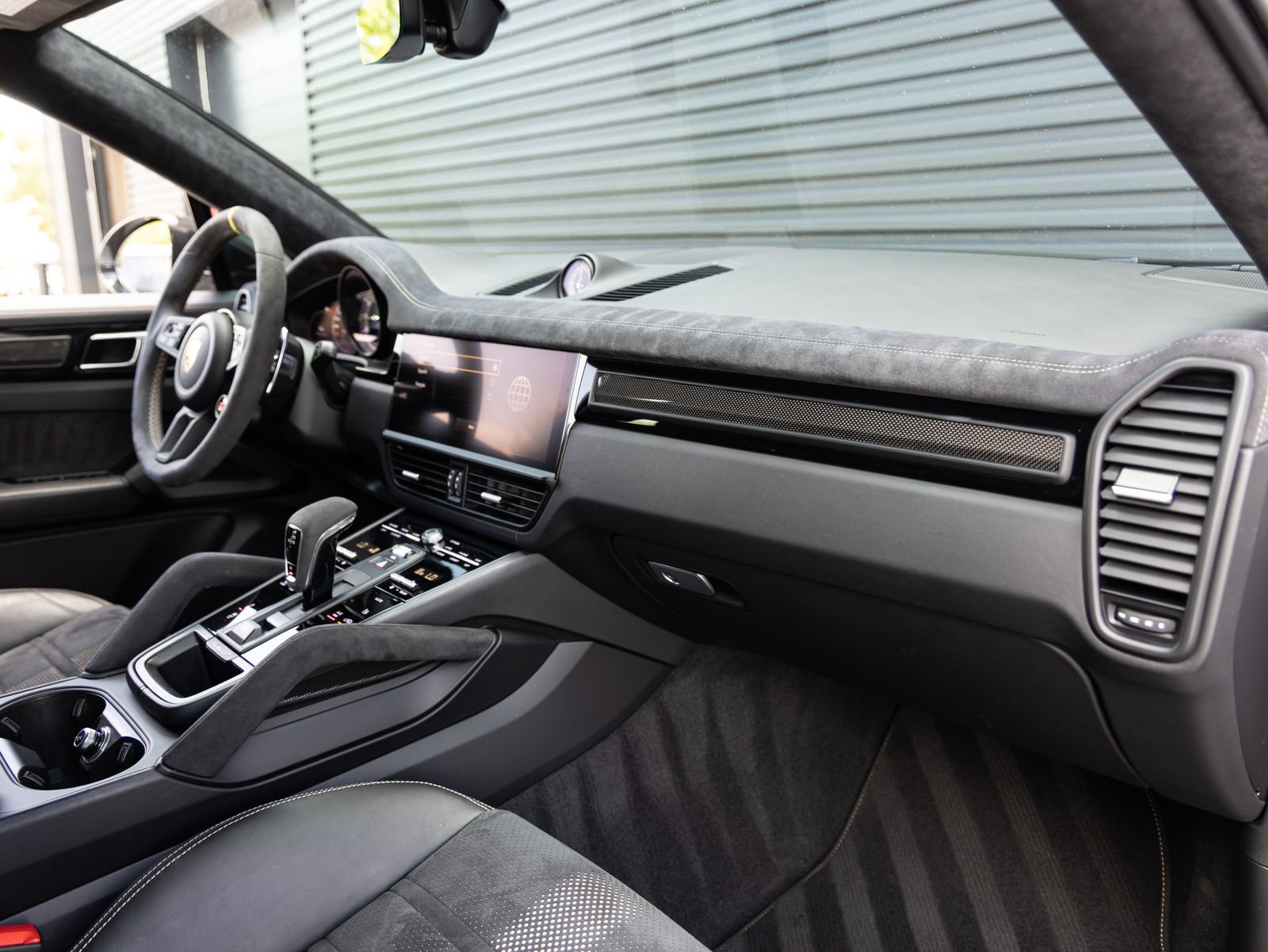 Certified 2022 Porsche Cayenne Turbo GT AWD/4WD image 35