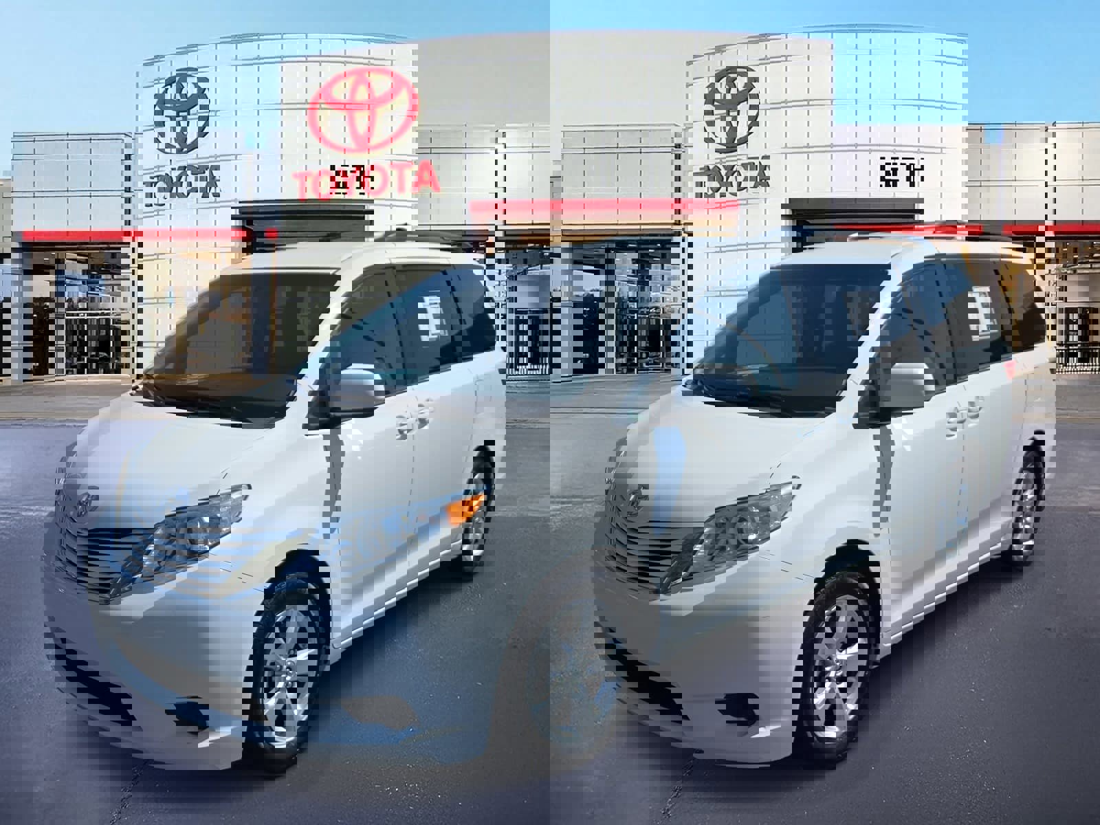 Used 2017 Toyota Sienna LE image 1