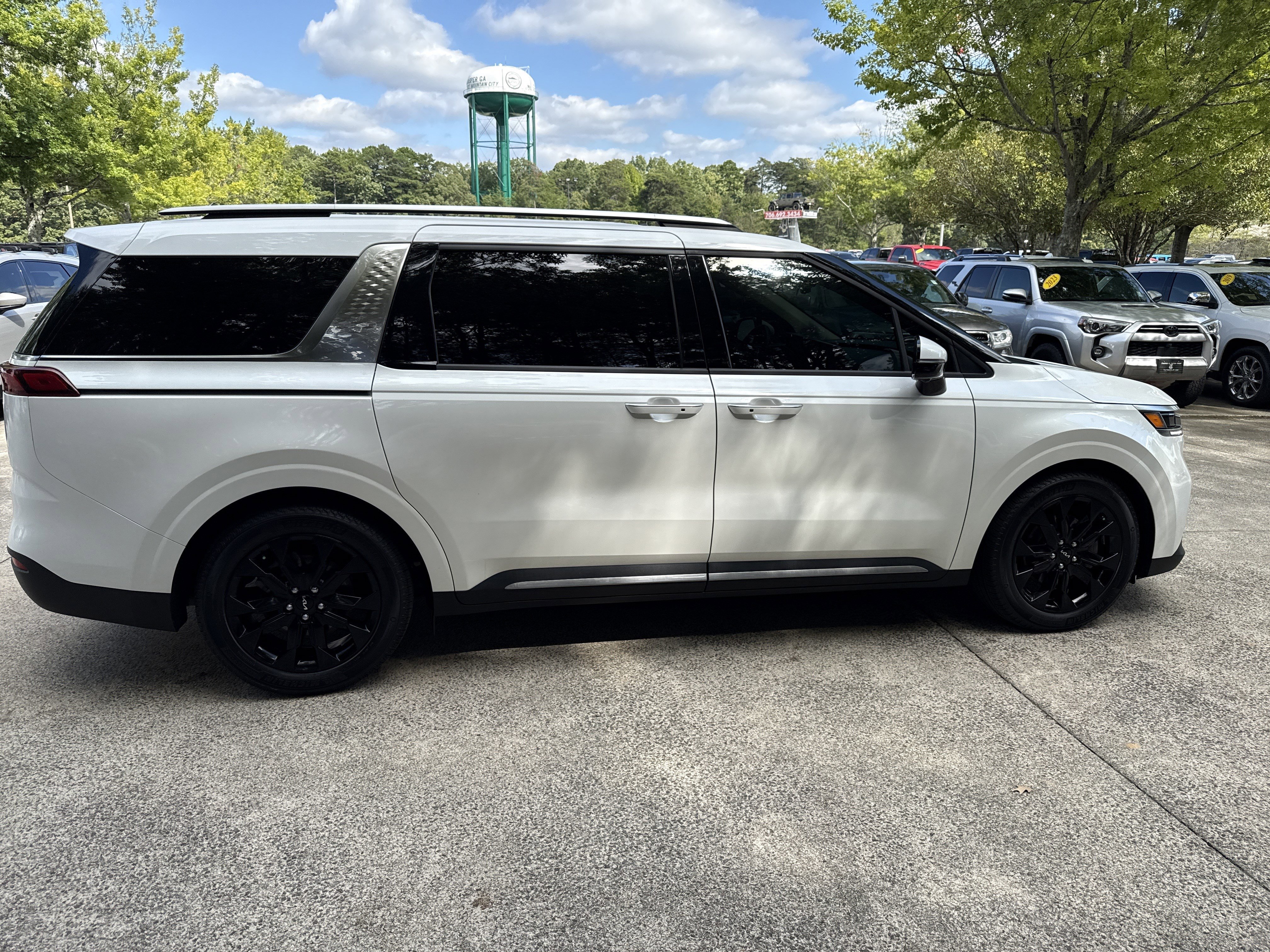 Used 2024 Kia Carnival SX Prestige image 8