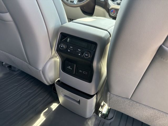 Used 2023 GMC Acadia SLT w/ Technology Package FWD image 13