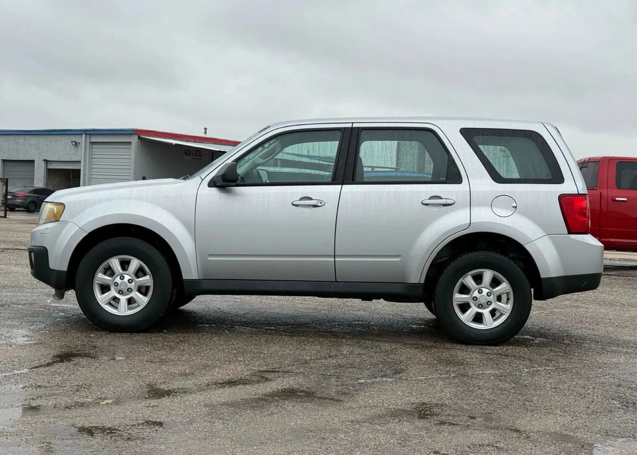 Used 2010 MAZDA Tribute i Sport image 8