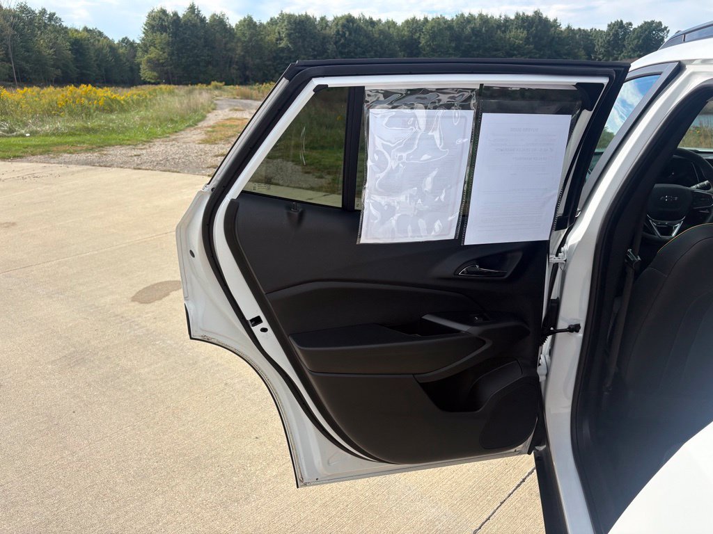 Used 2024 Chevrolet Trax ACTIV w/ Sunroof Package FWD image 40