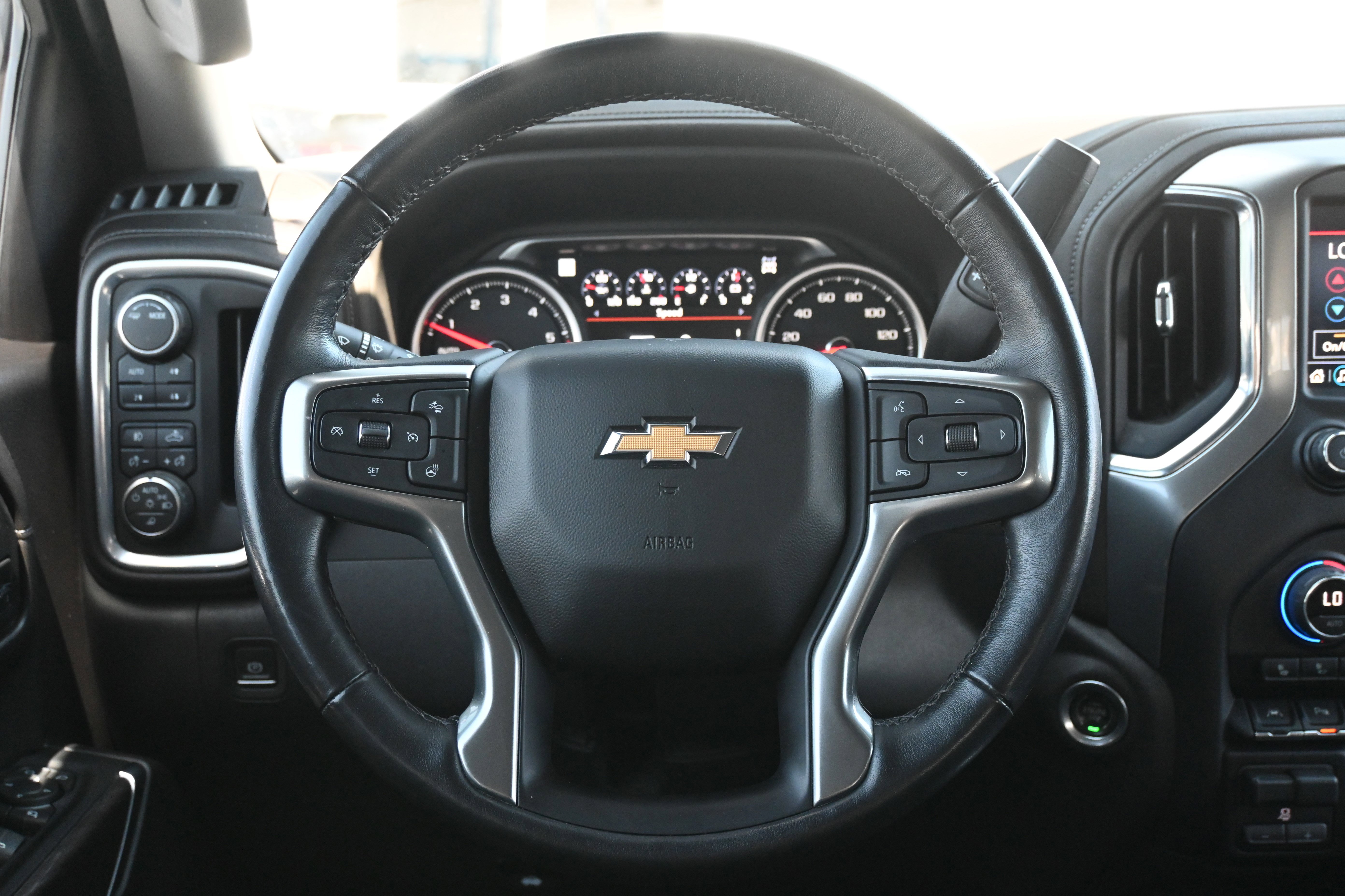 Used 2022 Chevrolet Silverado 1500 LTZ w/ LTZ Premium Package AWD/4WD image 17