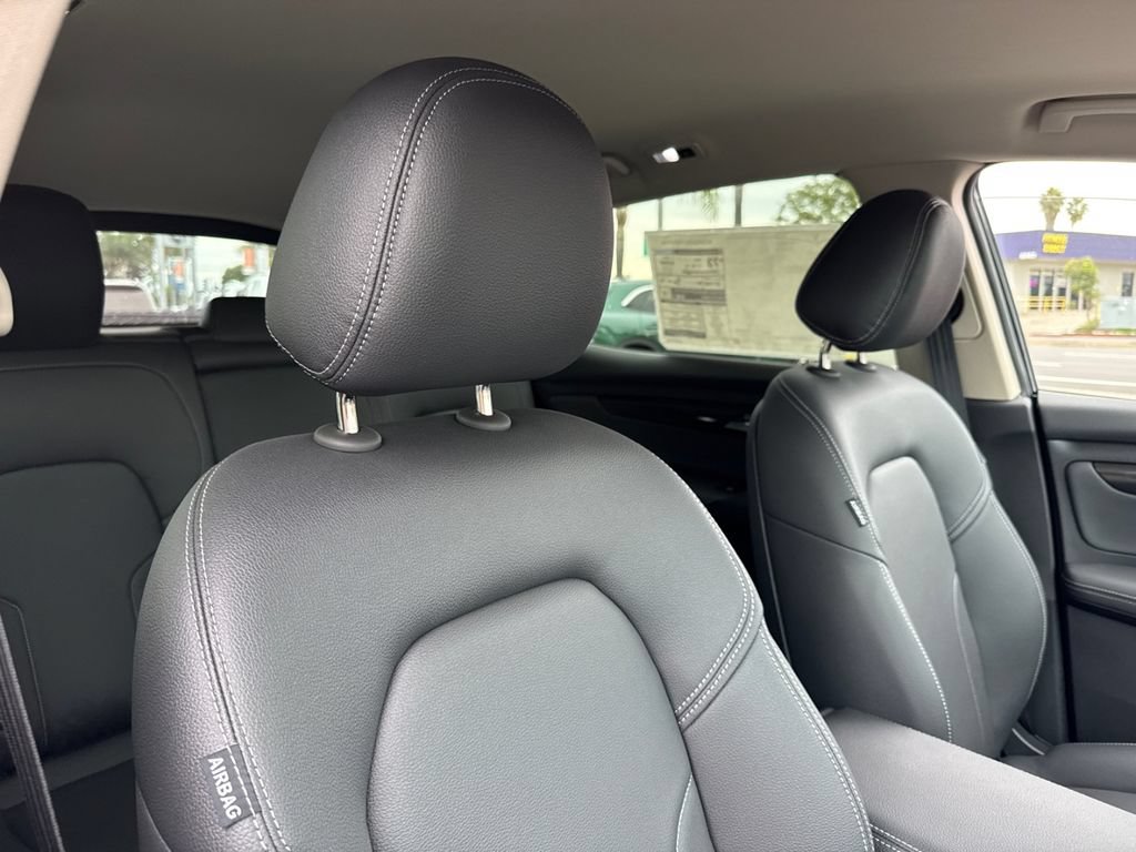New 2025 VinFast VF 8 Eco AWD/4WD image 12