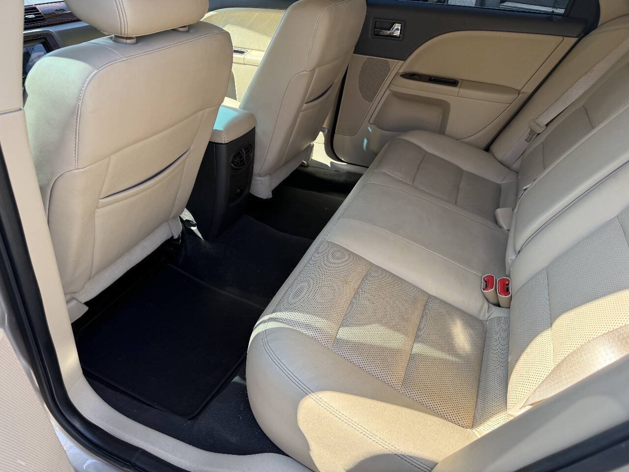 Used 2008 Ford Taurus SEL FWD image 25