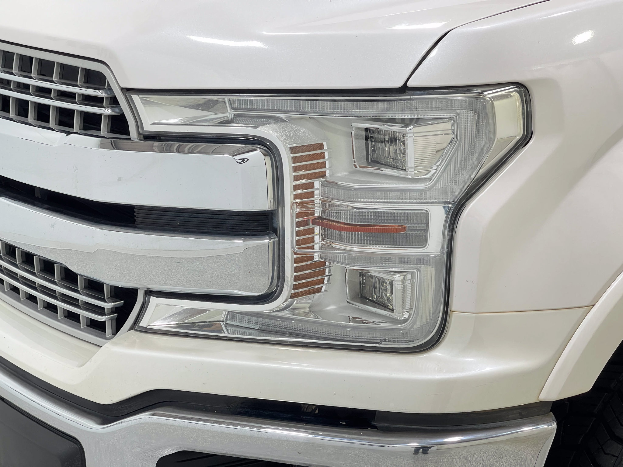 Used 2018 Ford F150 Lariat w/ Equipment Group 502A Luxury AWD/4WD image 33