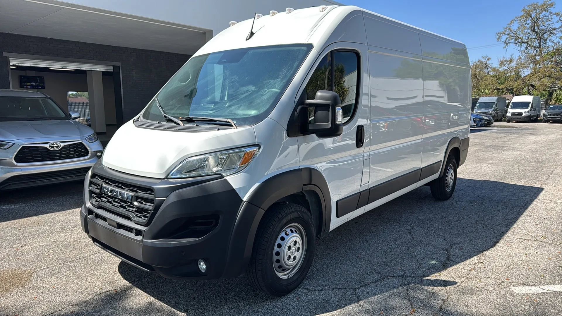 Used 2024 RAM ProMaster 2500 w/ Safety Group FWD image 3