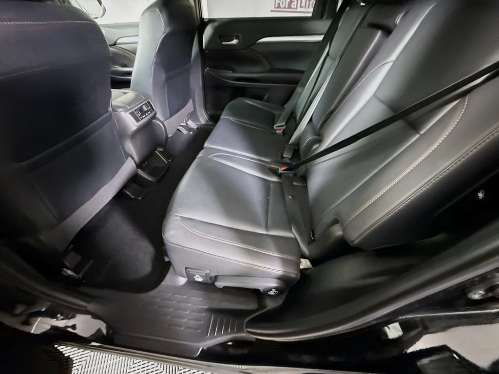 Certified 2019 Toyota Highlander XLE AWD/4WD image 29