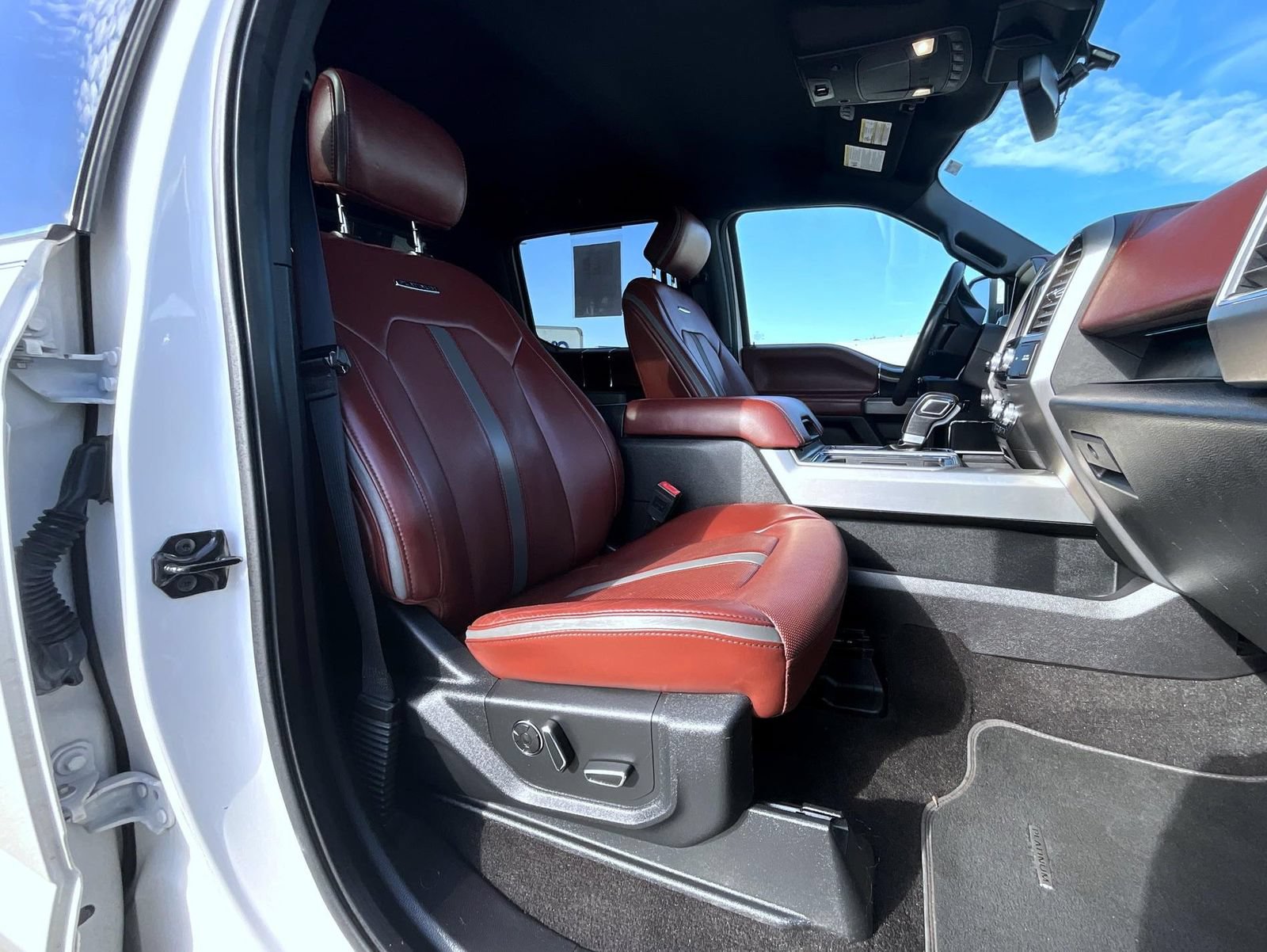 Used 2018 Ford F150 Platinum w/ Equipment Group 701A Luxury AWD/4WD image 20
