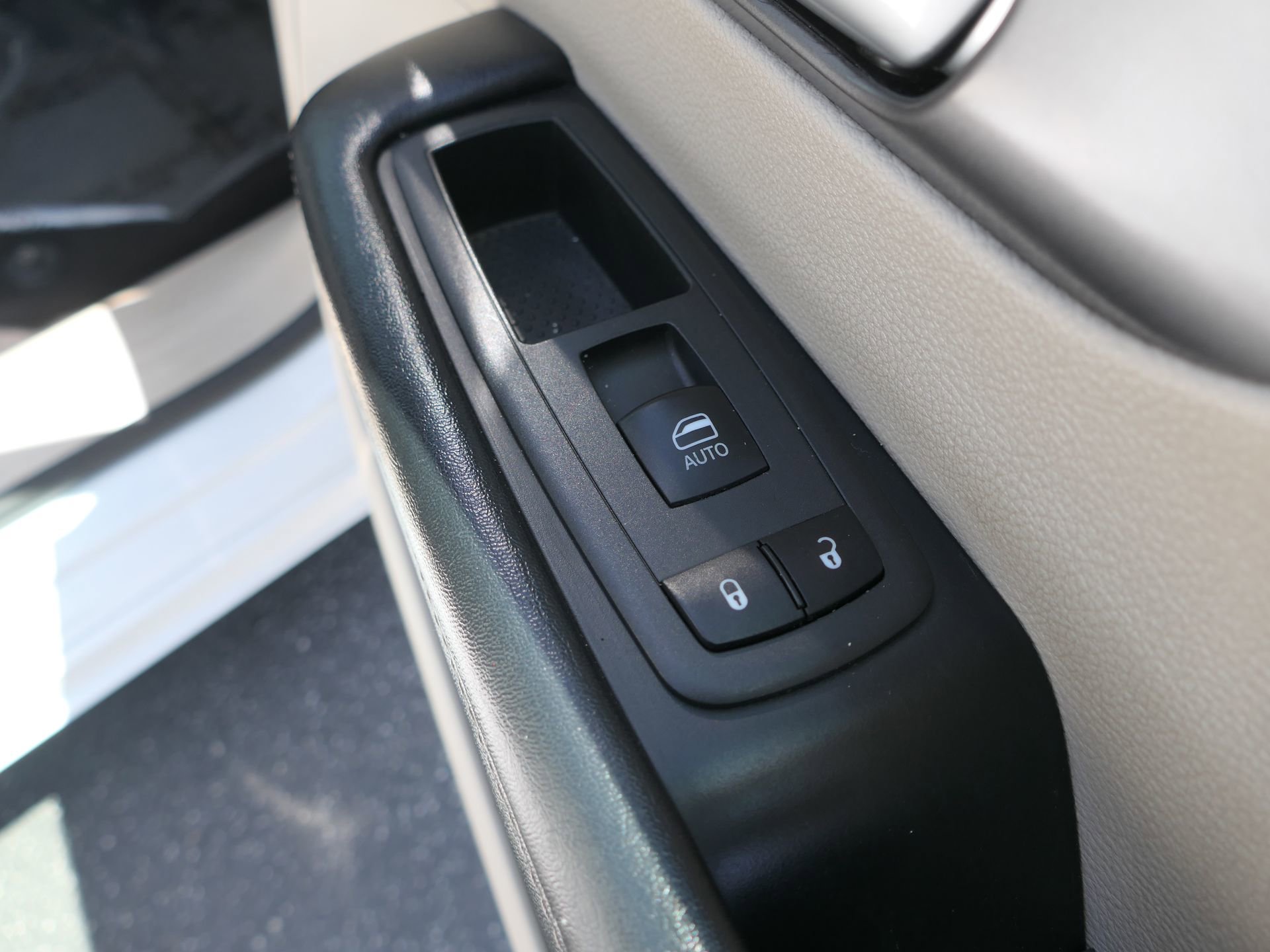 Used 2022 Chrysler Pacifica Touring-L image 26