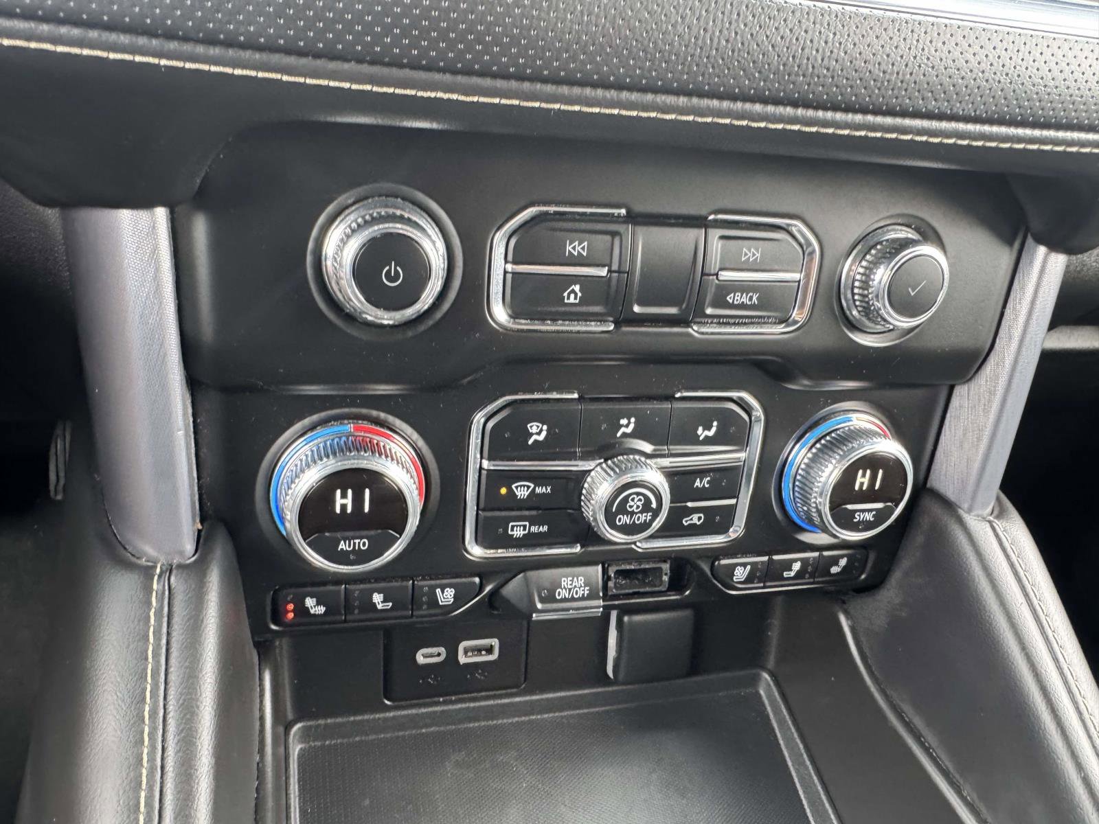 Used 2024 GMC Yukon SLT image 31