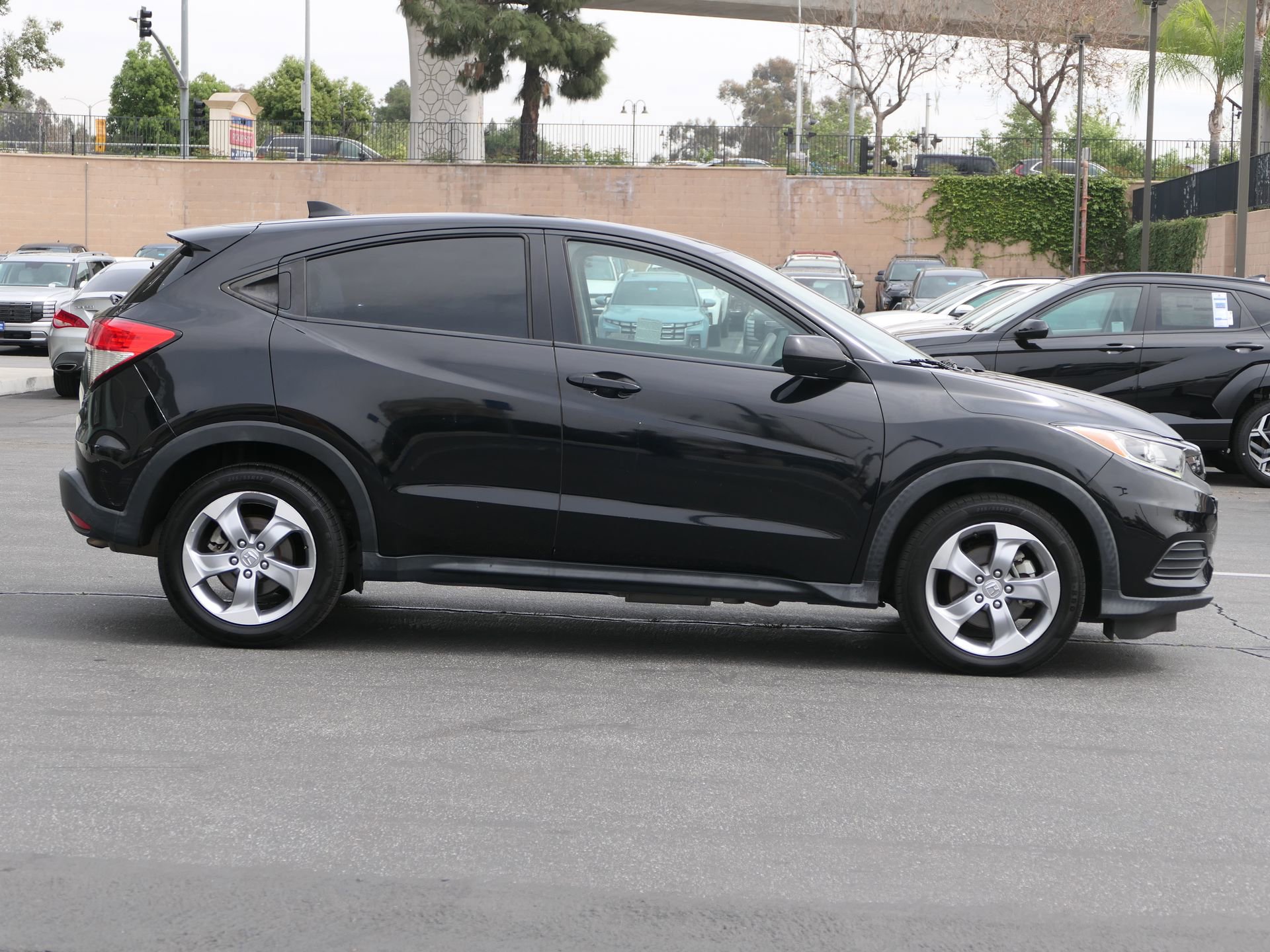 Used 2021 Honda HR-V LX image 2