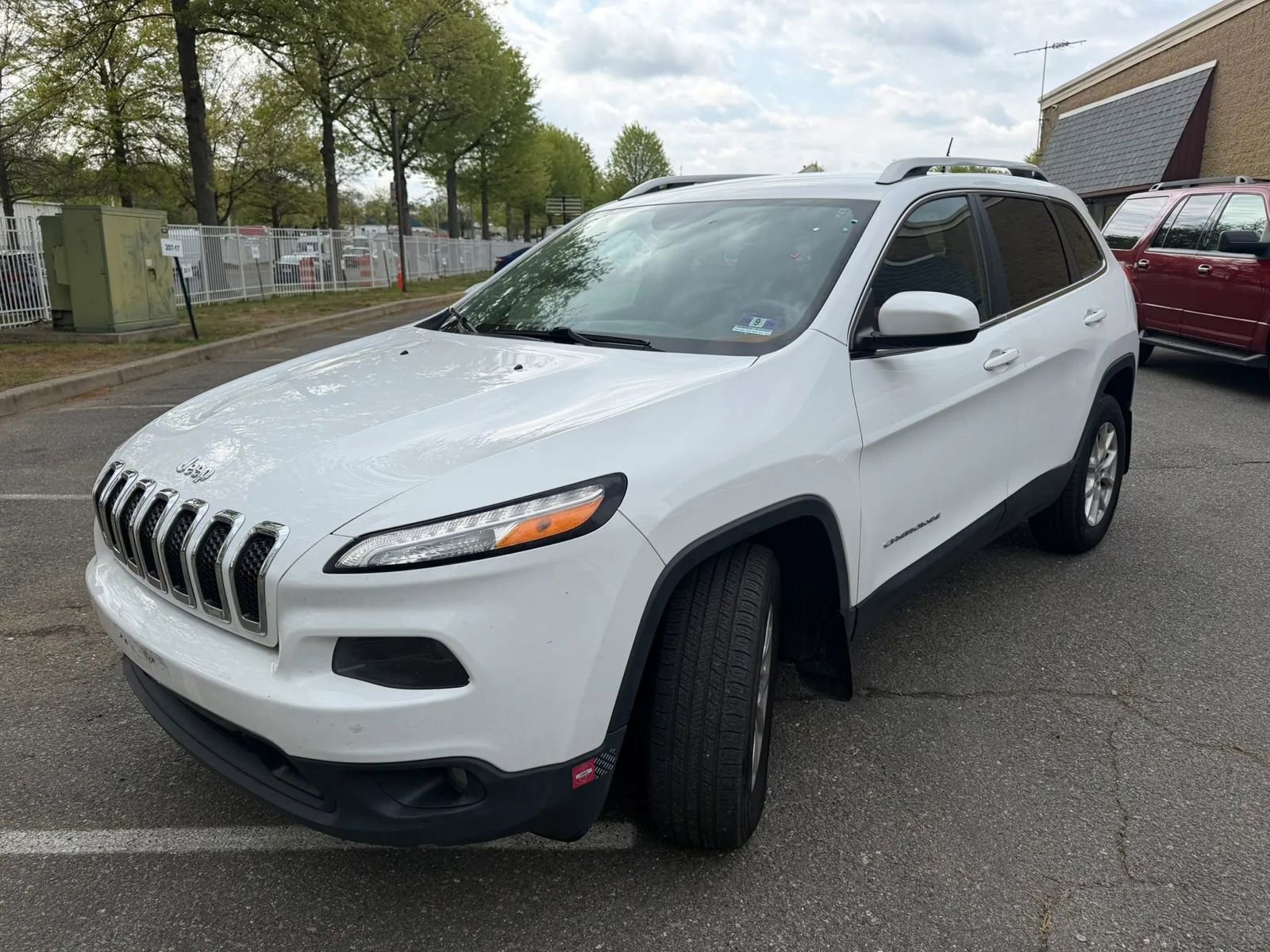 Used 2015 Jeep Cherokee Latitude w/ Cold Weather Group AWD/4WD image 3