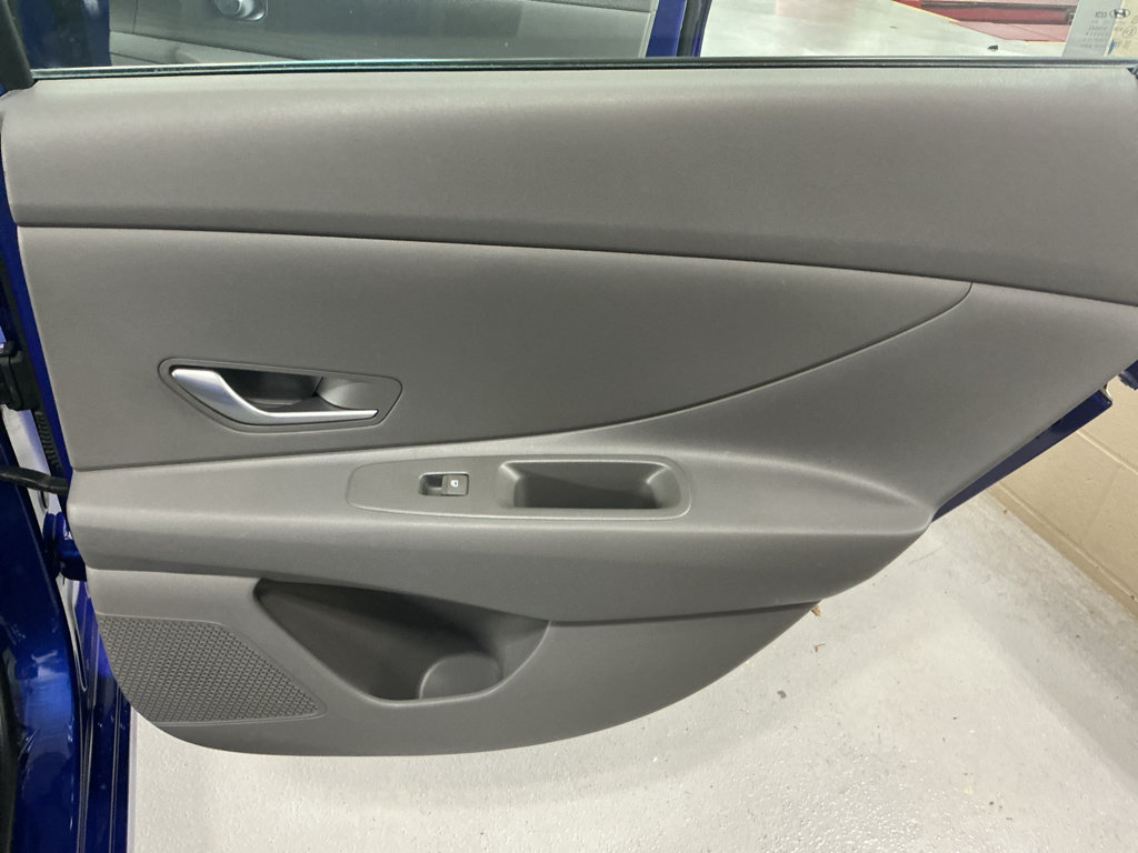 Certified 2023 Hyundai Elantra SE FWD image 24