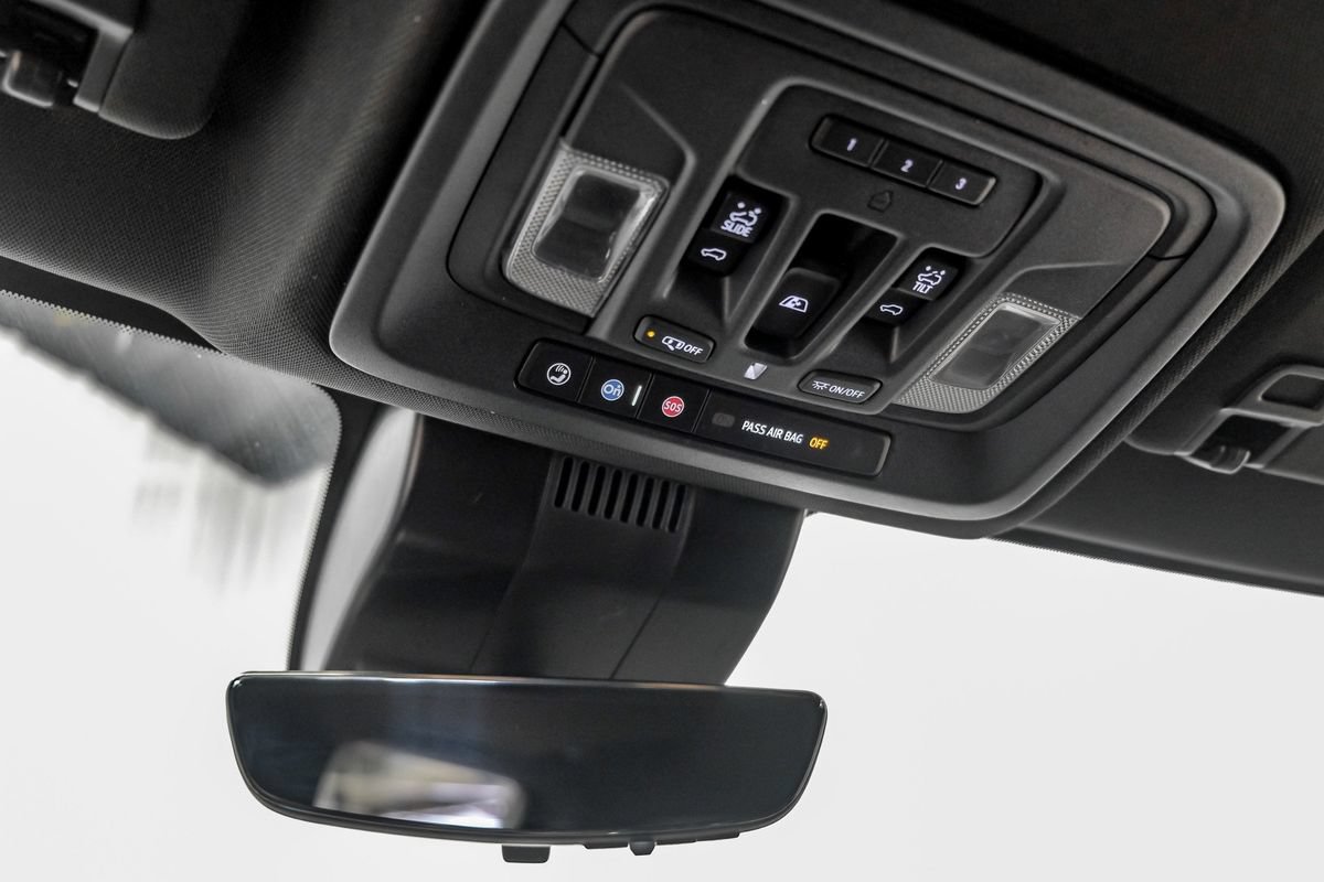 Used 2025 Chevrolet Silverado 3500 High Country w/ High Country Premium Package AWD/4WD image 23