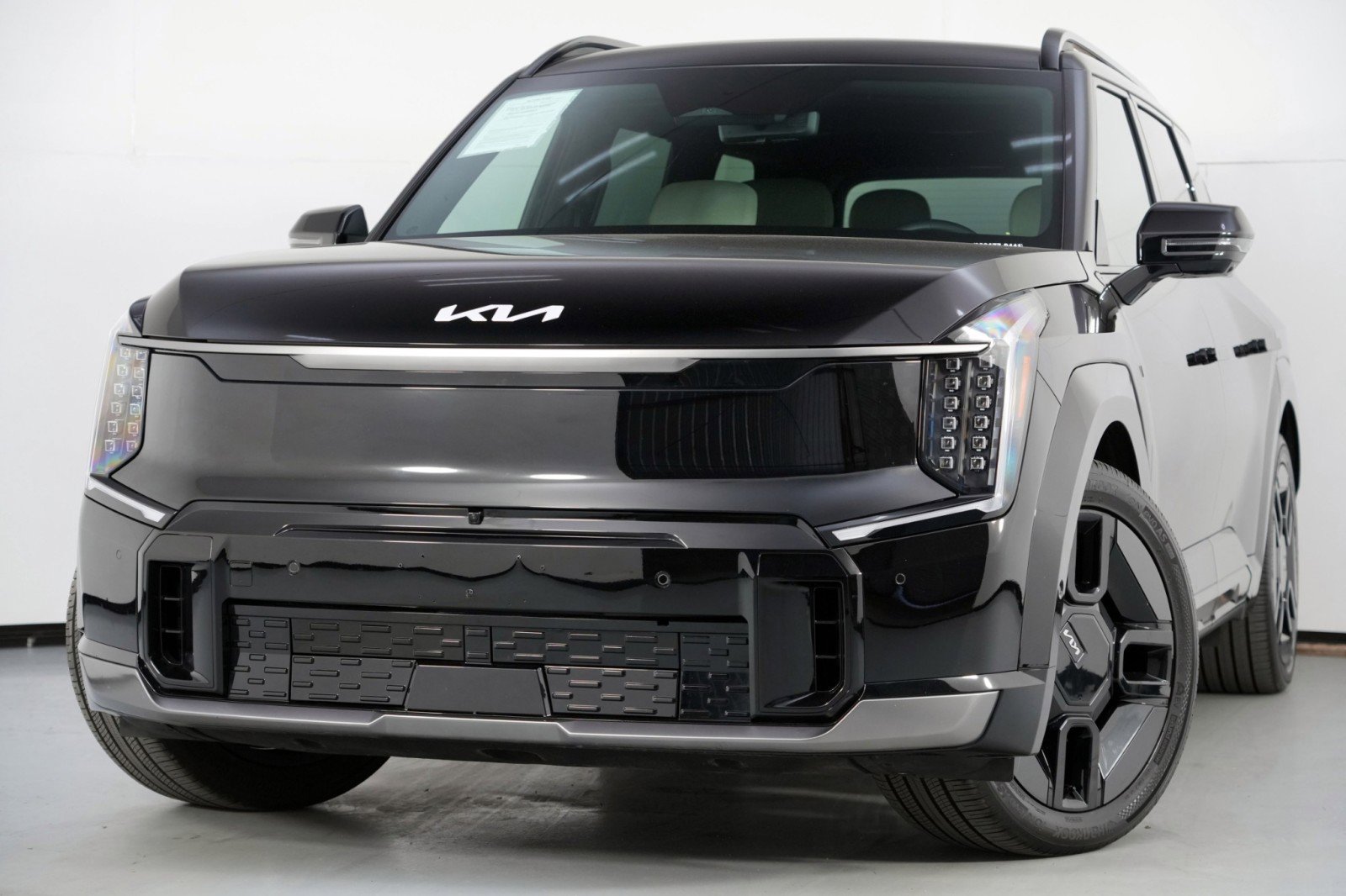 Used 2024 Kia EV9 GT-Line image 3