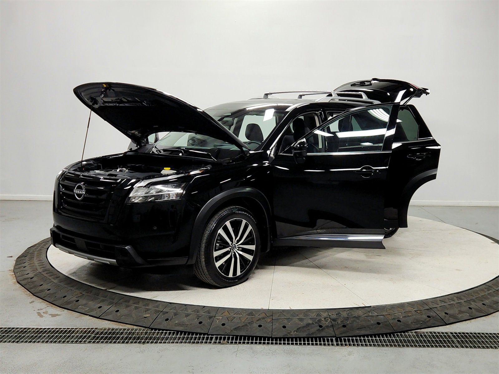 Used 2024 Nissan Pathfinder Platinum w/ Lighting Package (N93) image 11