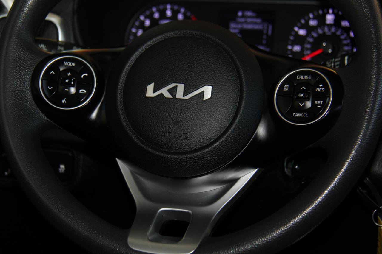 Used 2022 Kia Soul LX w/ Technology Package FWD image 12