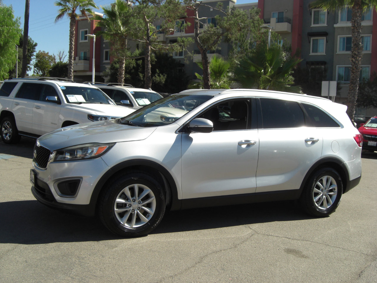 Used 2017 Kia Sorento LX w/ LX Convenience Package image 2