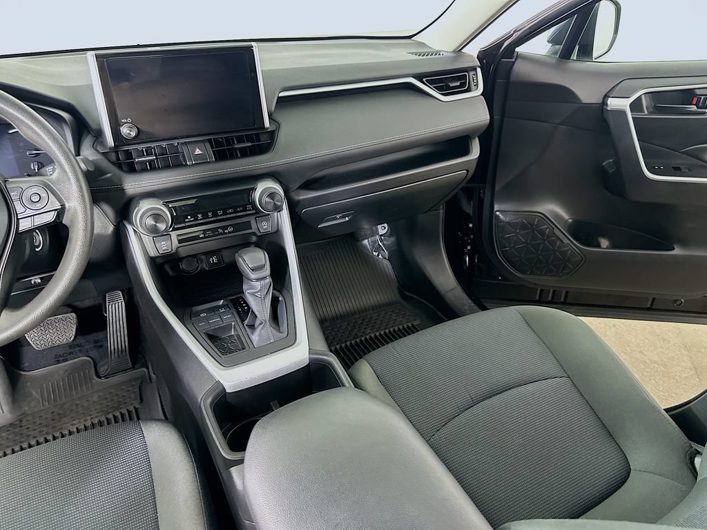 Used 2024 Toyota RAV4 LE FWD image 18