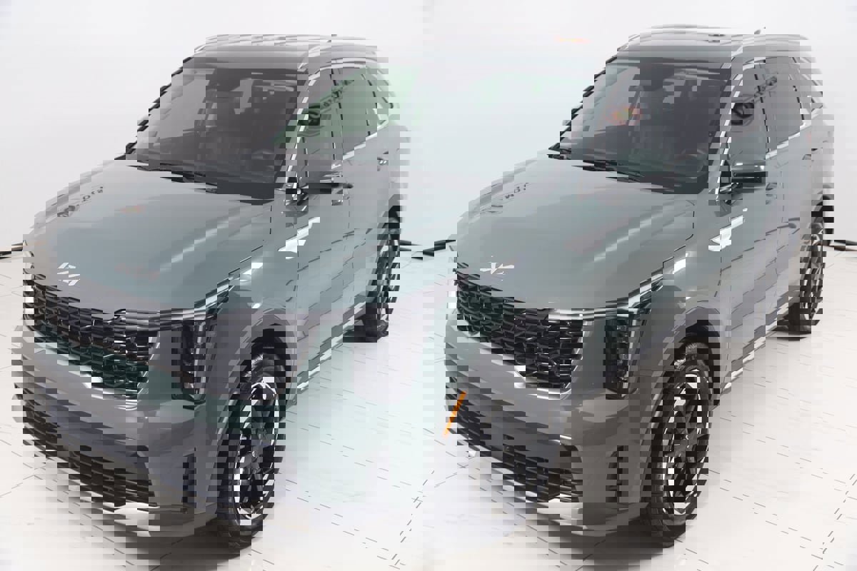 Used 2025 Kia Sorento EX image 23