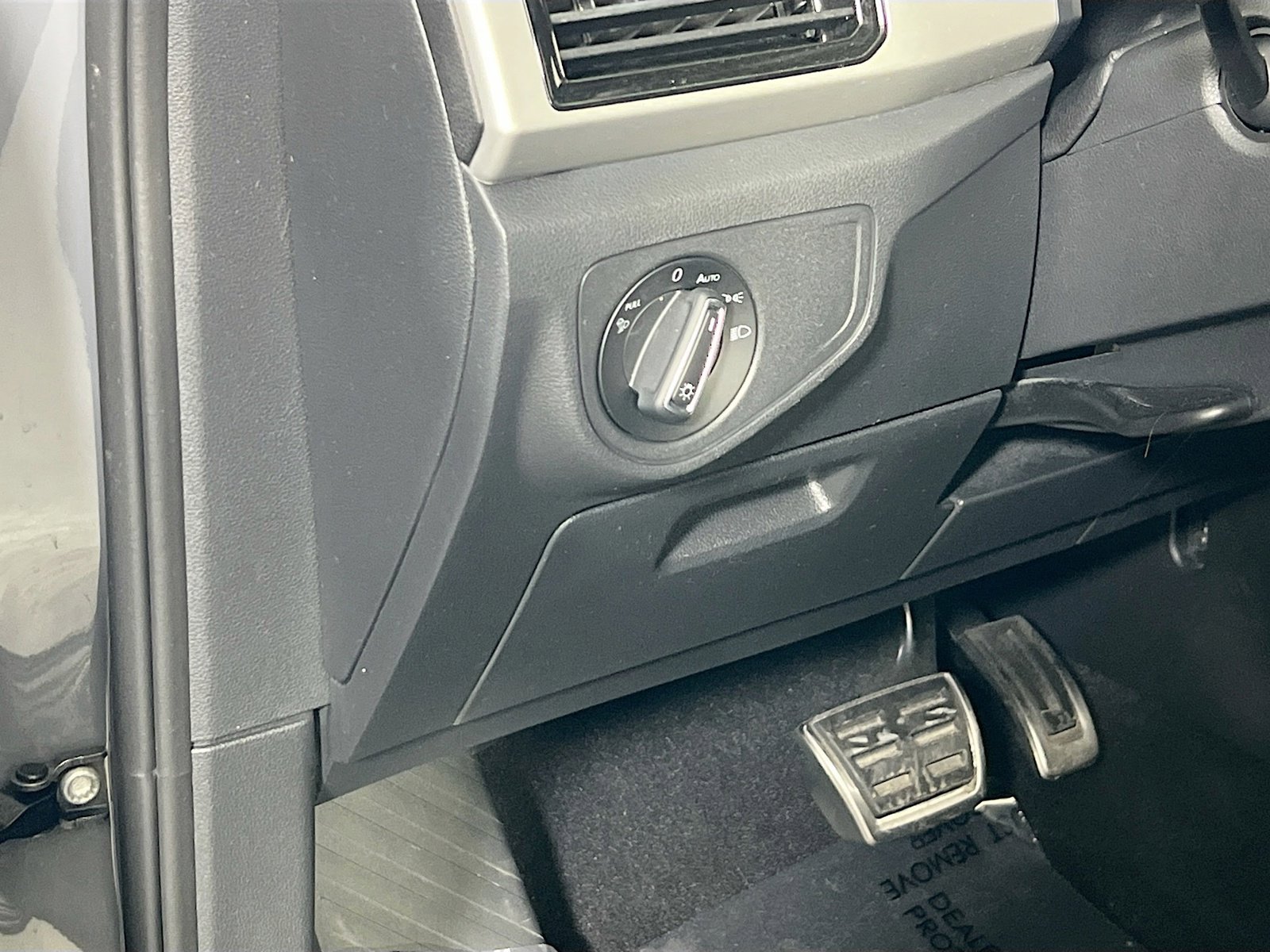 Used 2023 Volkswagen Atlas Cross Sport SEL R-Line image 10