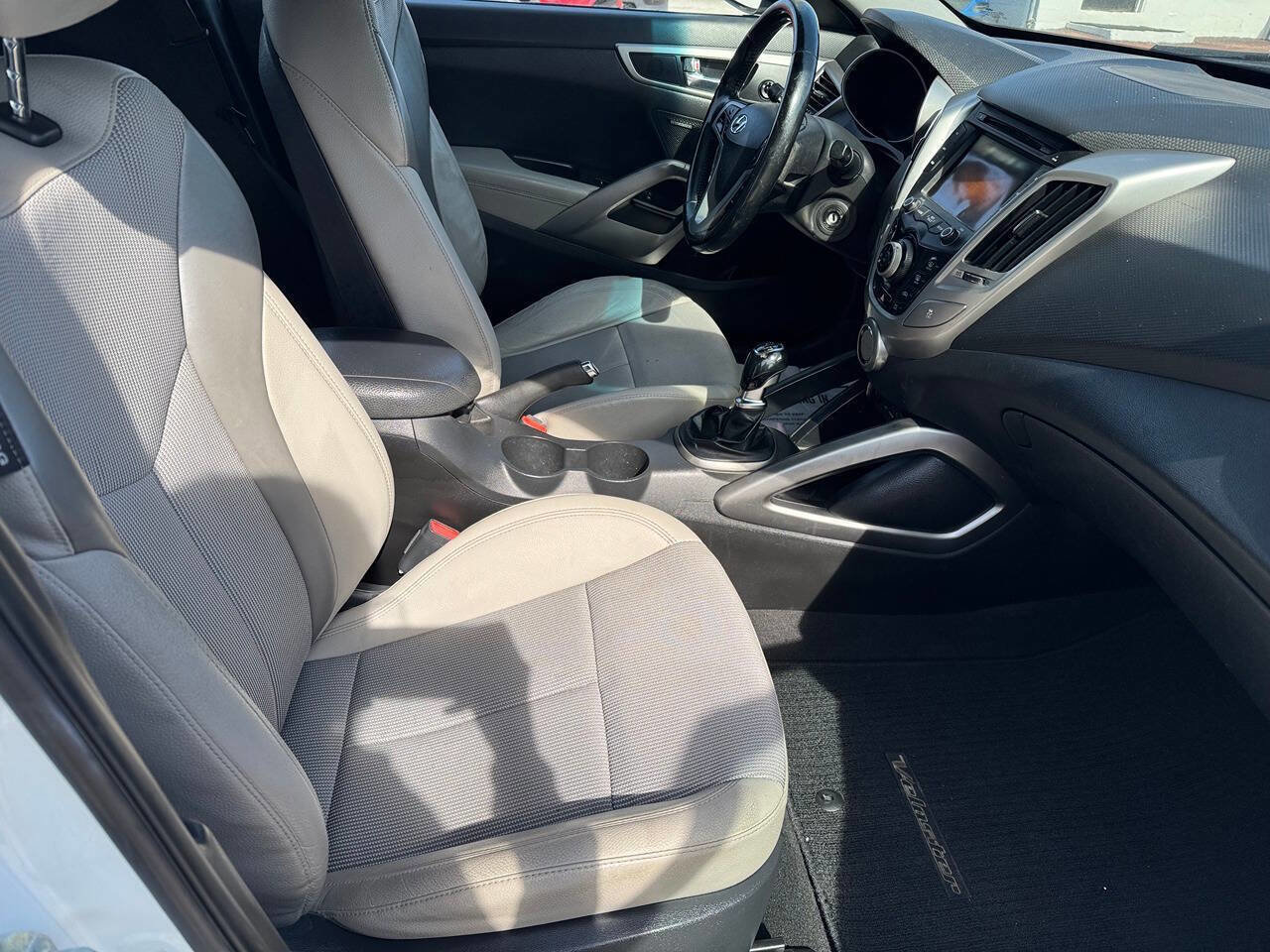Used 2014 Hyundai Veloster w/ Style Package 02 FWD image 17