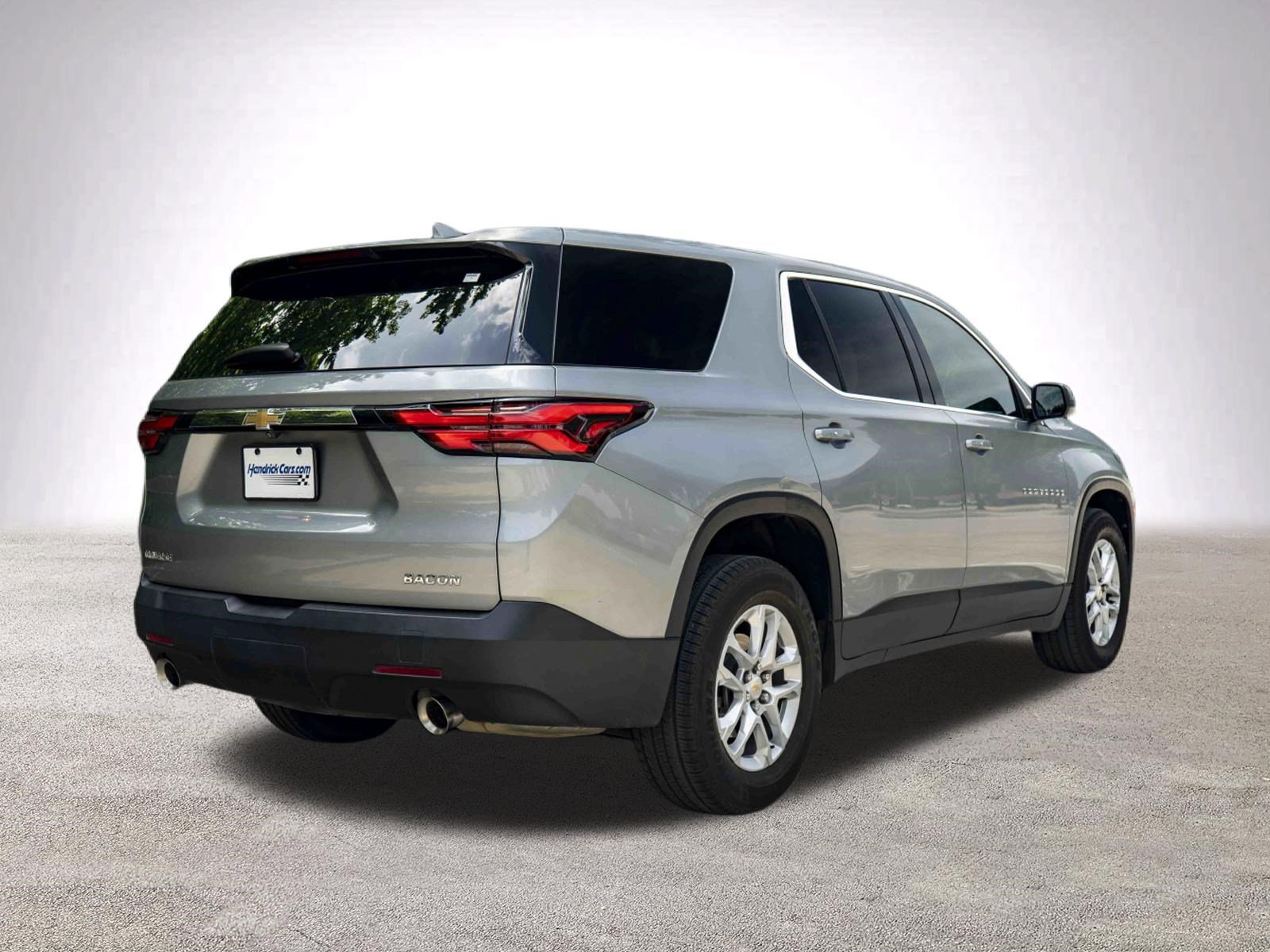 Used 2023 Chevrolet Traverse LS FWD image 9