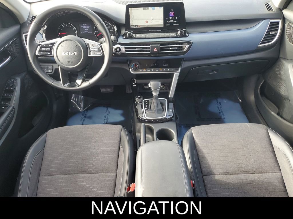 Used 2023 Kia Seltos S w/ Navigation Package image 2
