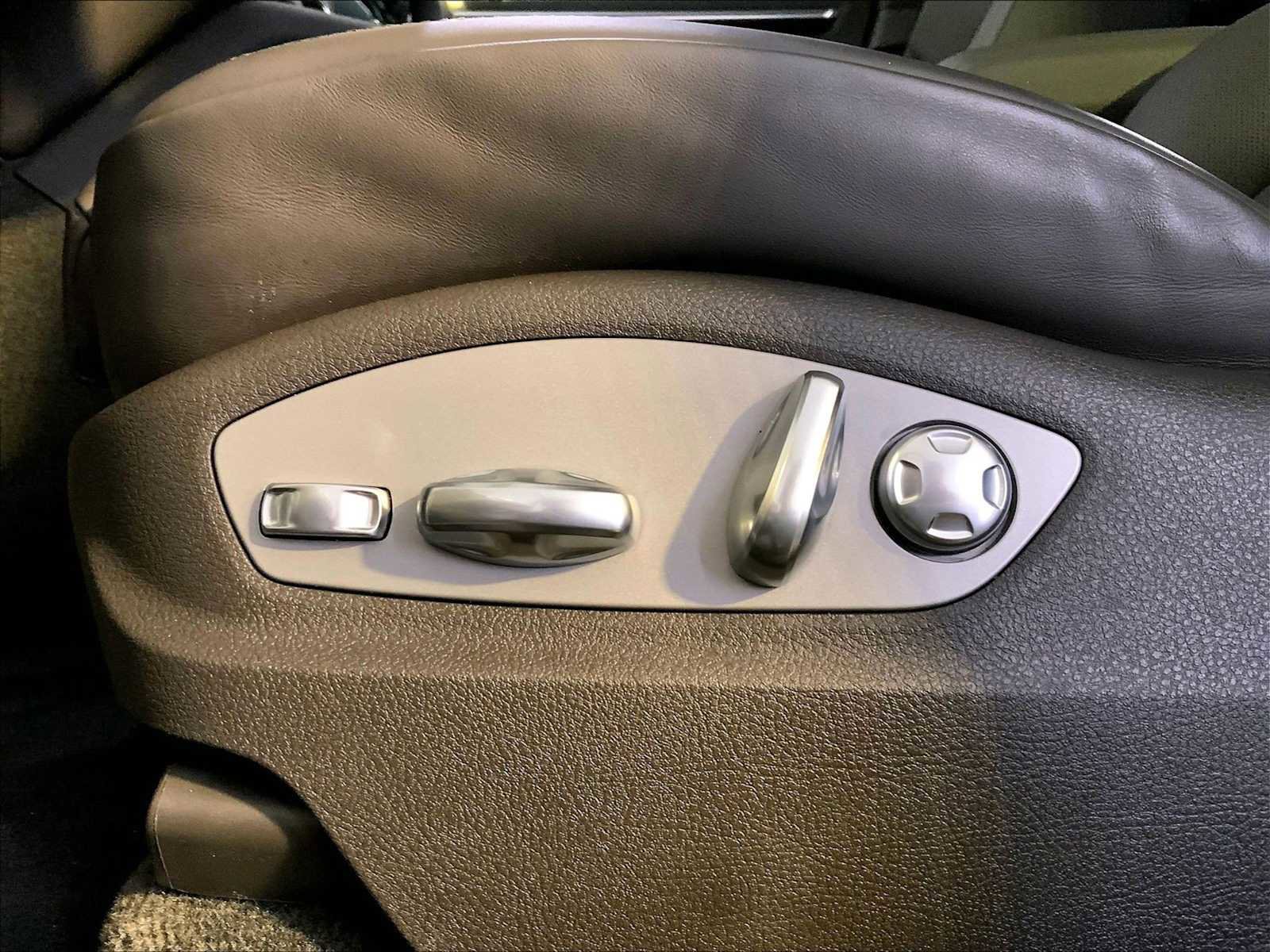 Certified 2023 Porsche Macan image 38