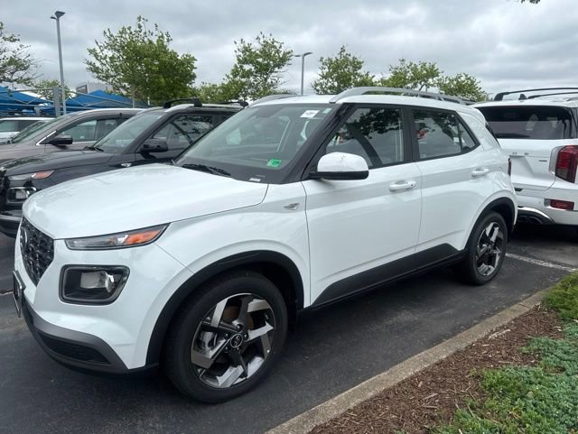 Used 2025 Hyundai Venue SEL FWD image 6