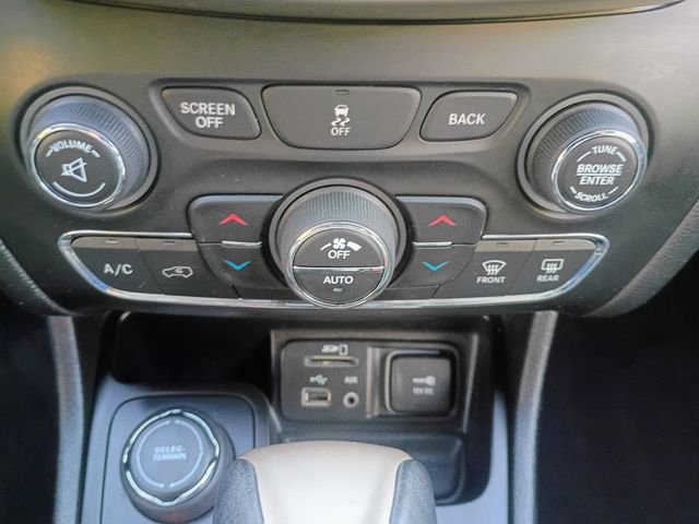 Used 2018 Jeep Cherokee Limited image 36