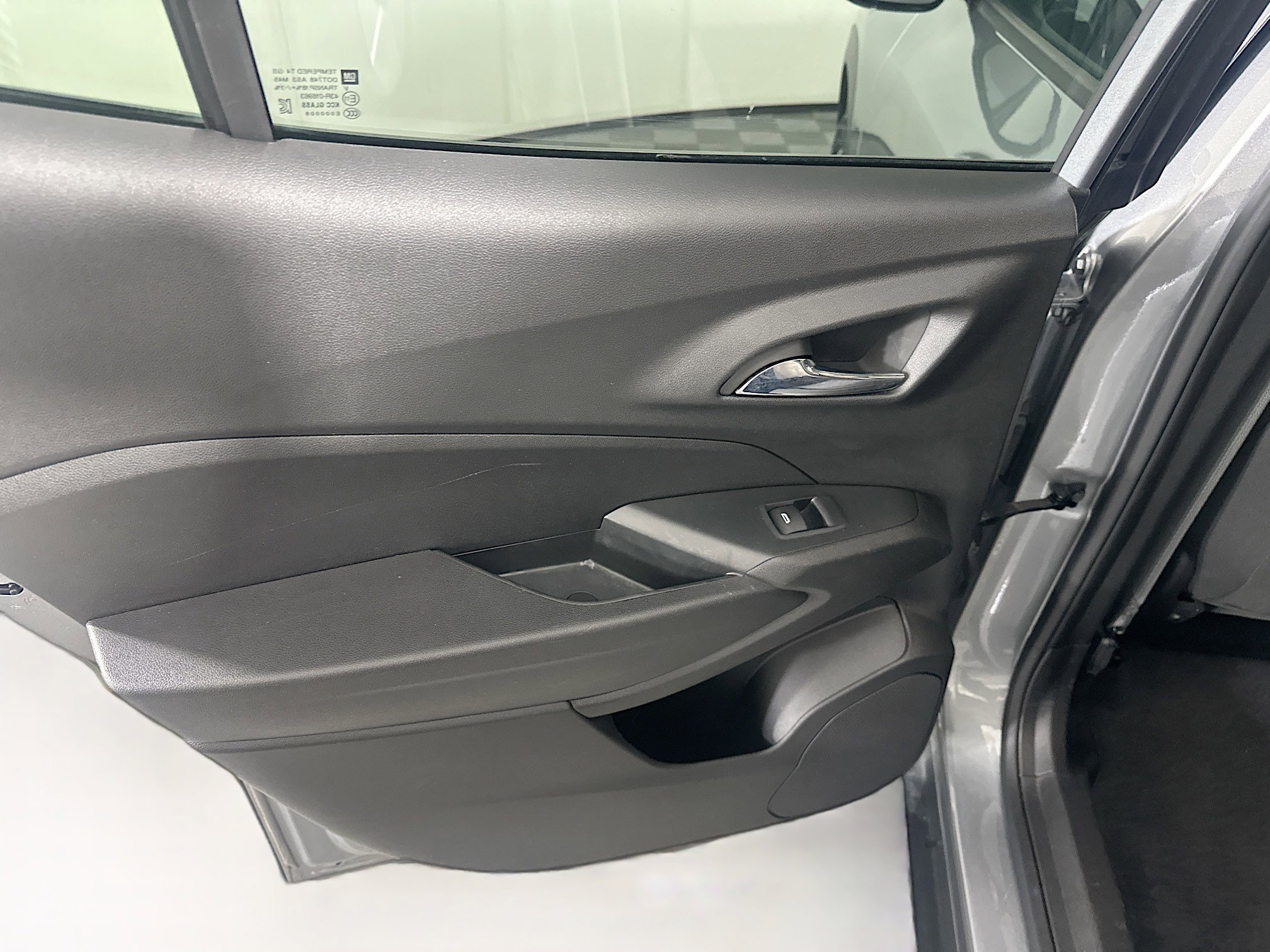 Used 2025 Chevrolet Trax LS image 25