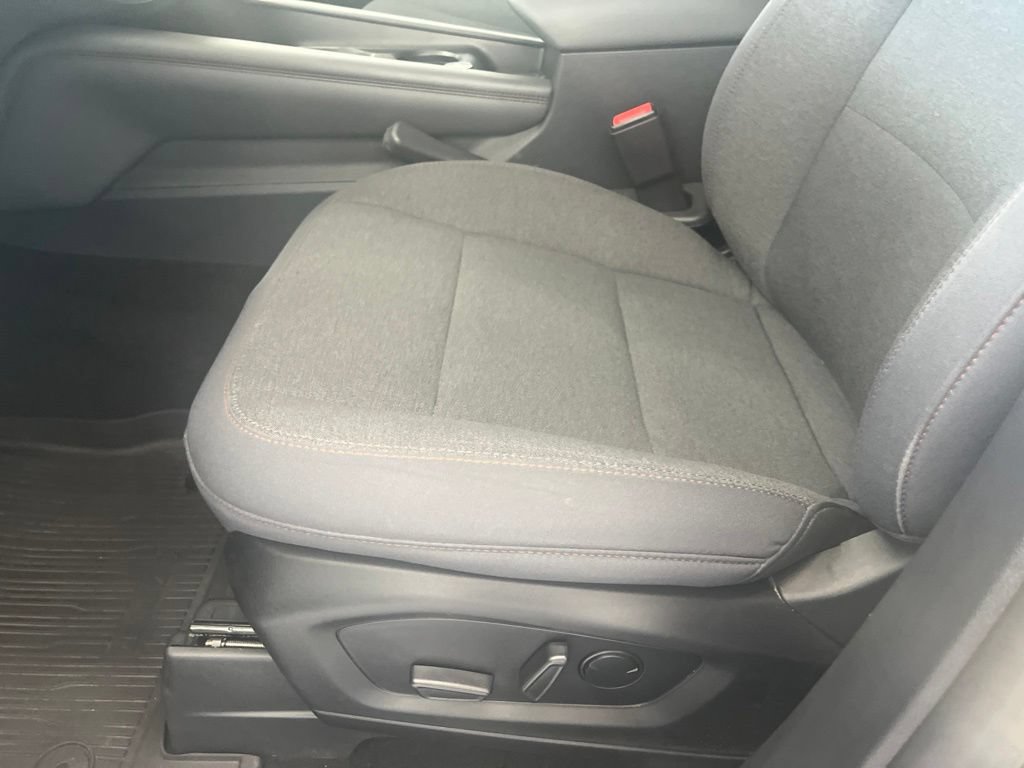 Used 2025 Ford Explorer Active AWD/4WD image 14