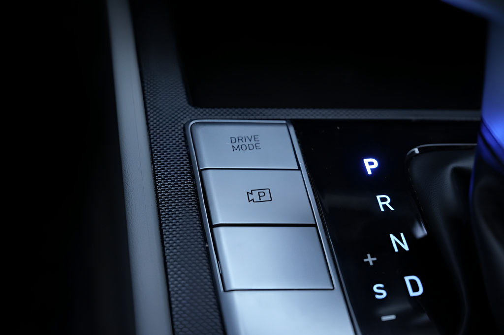 Certified 2024 Hyundai Elantra SEL FWD image 30