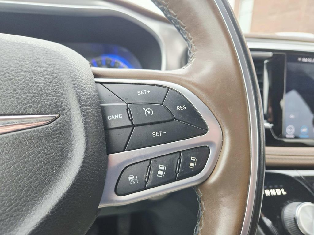 Used 2018 Chrysler Pacifica Limited image 22