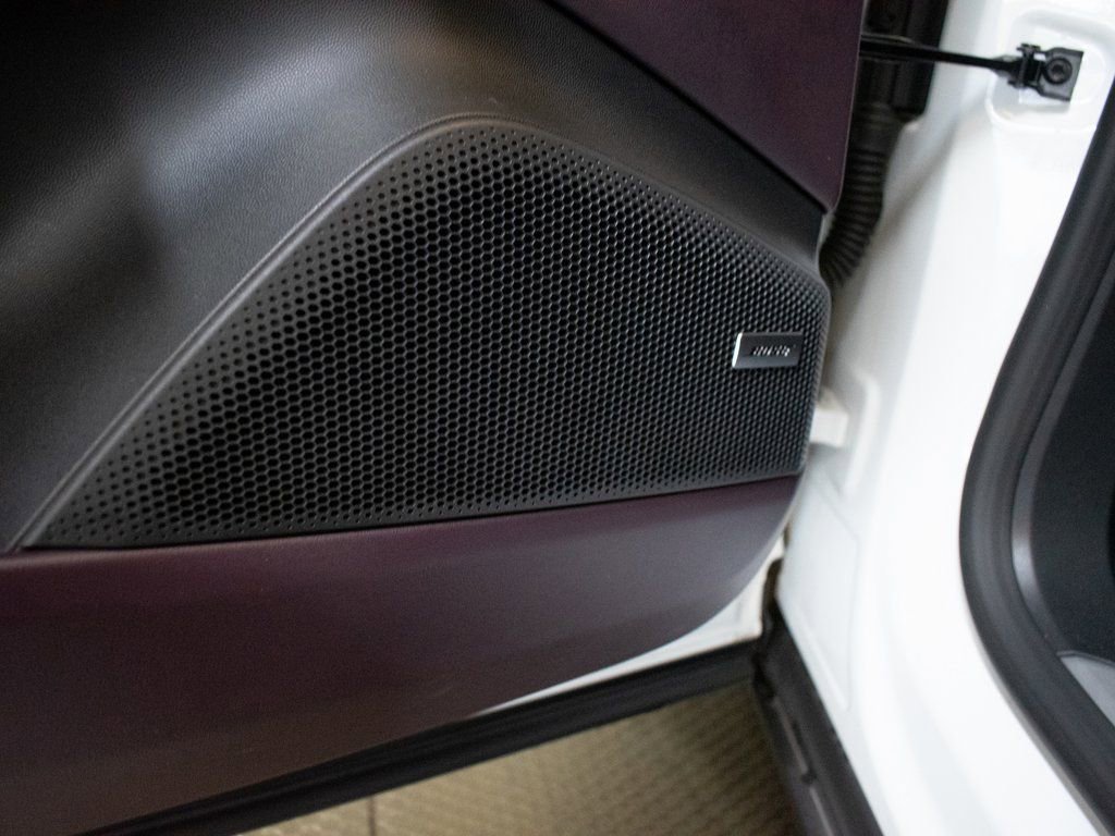 Certified 2025 Porsche Macan 4 Electric image 20